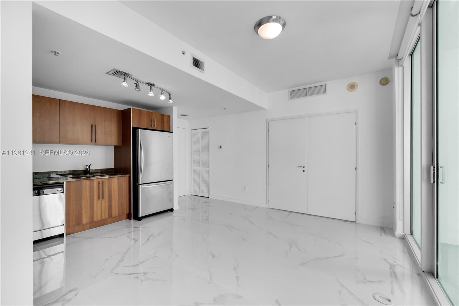 300 S BISCAYNE BL # 3309 Unit: T-3309