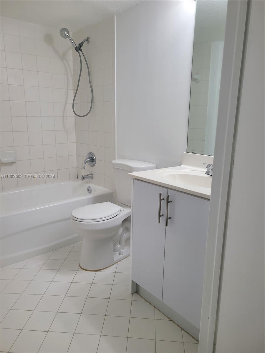 2921 SE 13th Ave # 48 Unit: 106-48