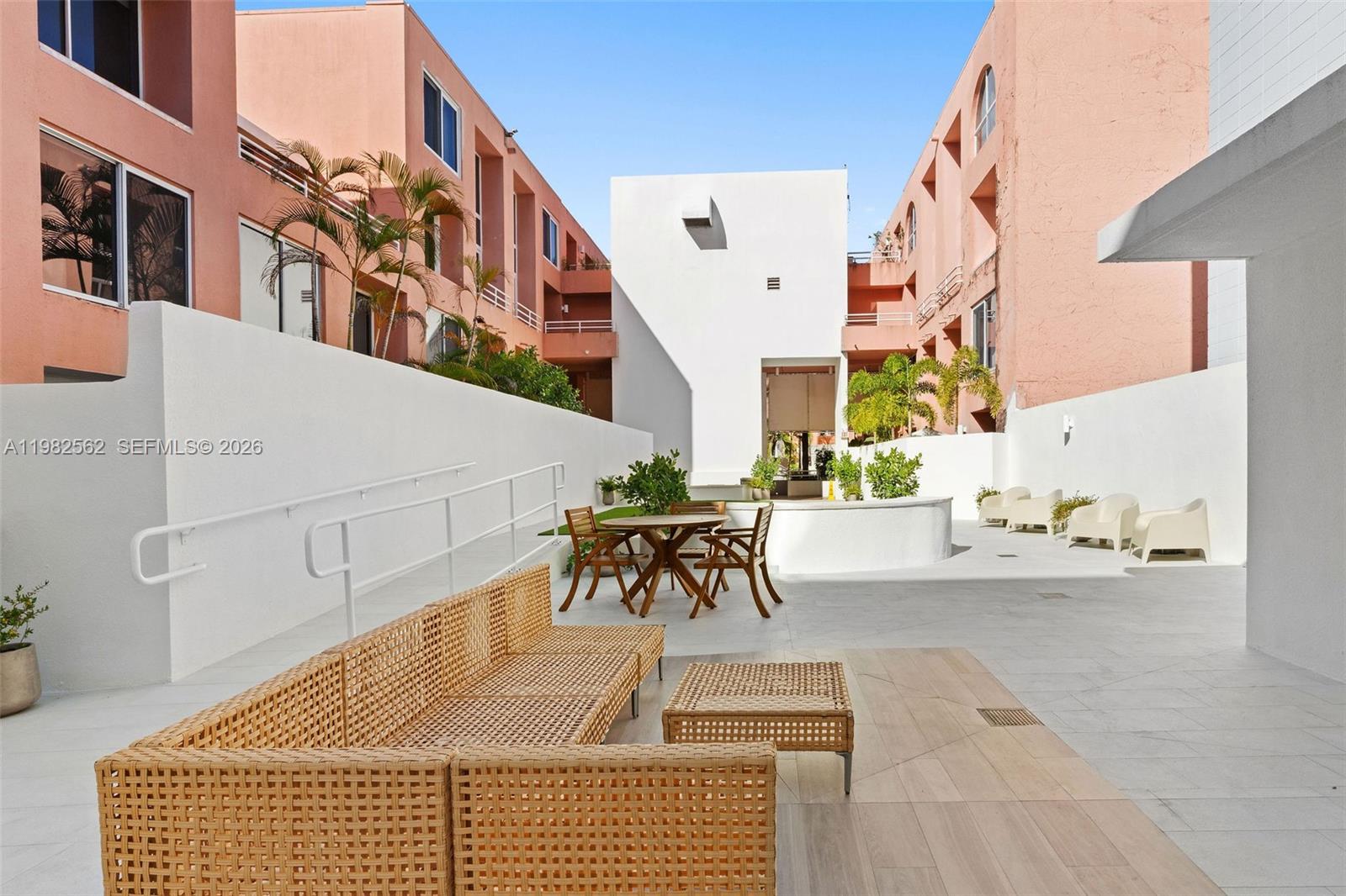 2801 Florida Ave # 220