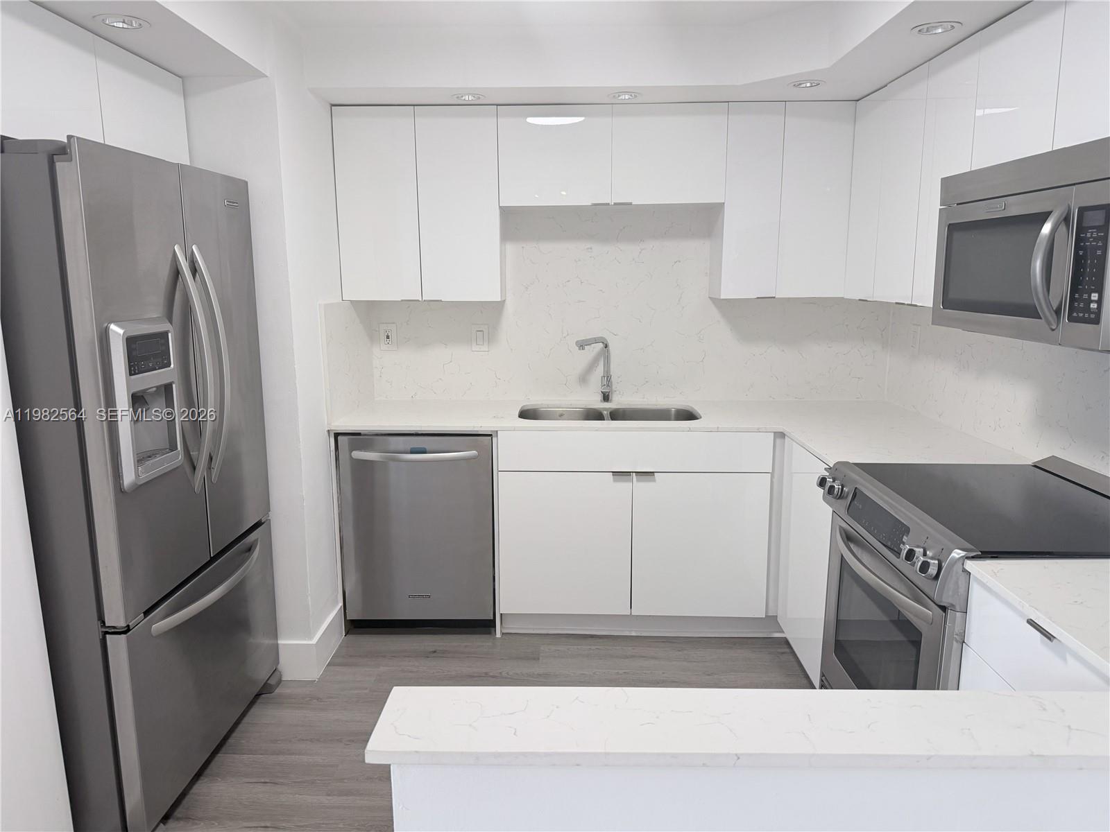 1450 Brickell Bay Dr # 1405