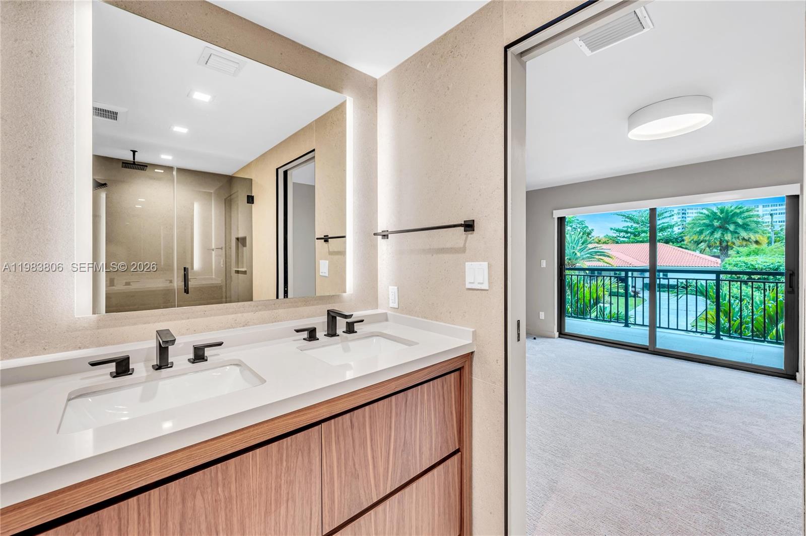 2211 NE 122nd St # 2211