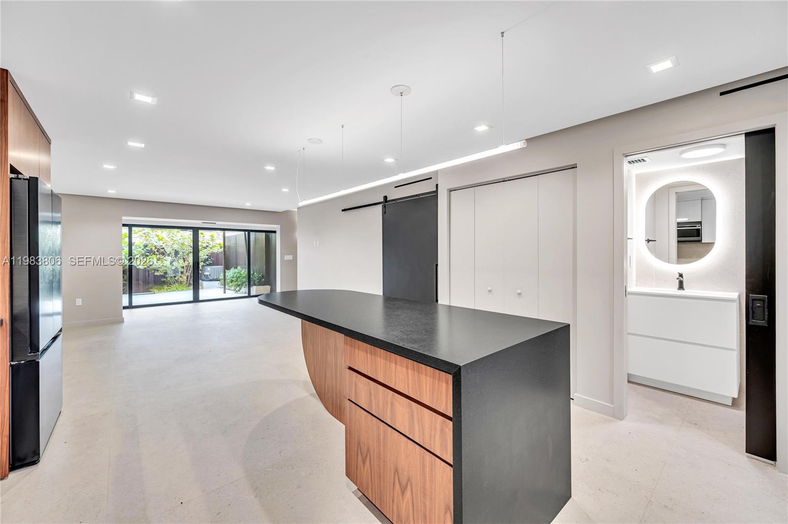 2211 NE 122nd St # 2211