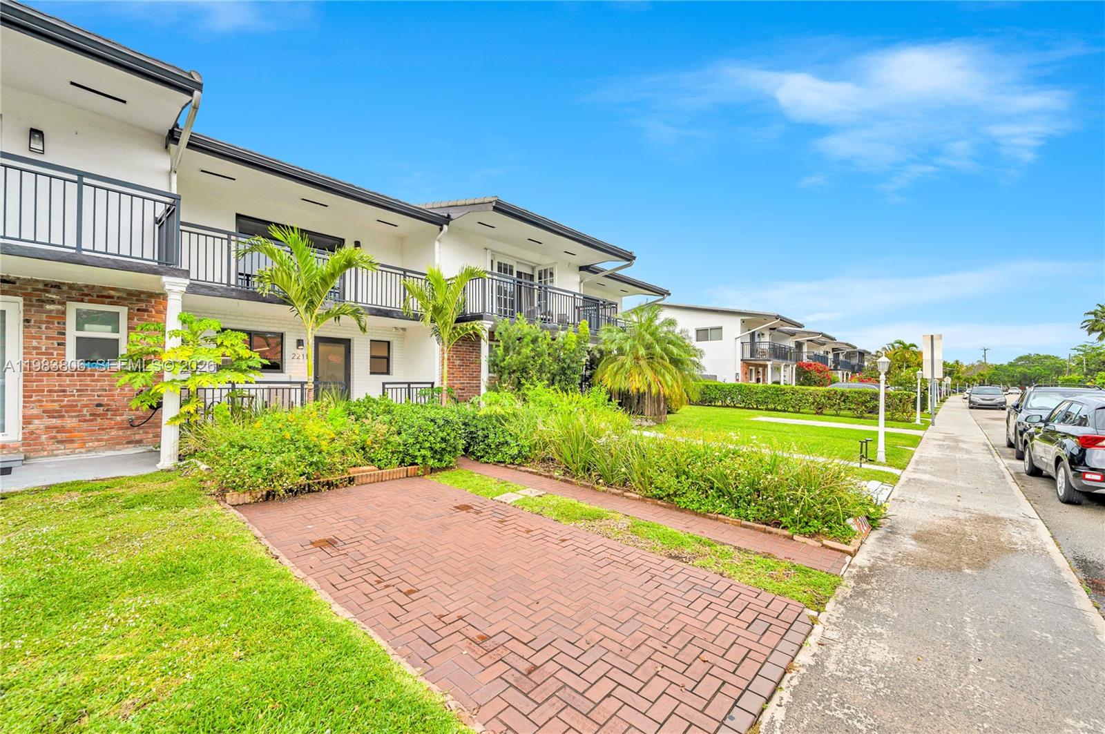 2211 NE 122nd St # 2211