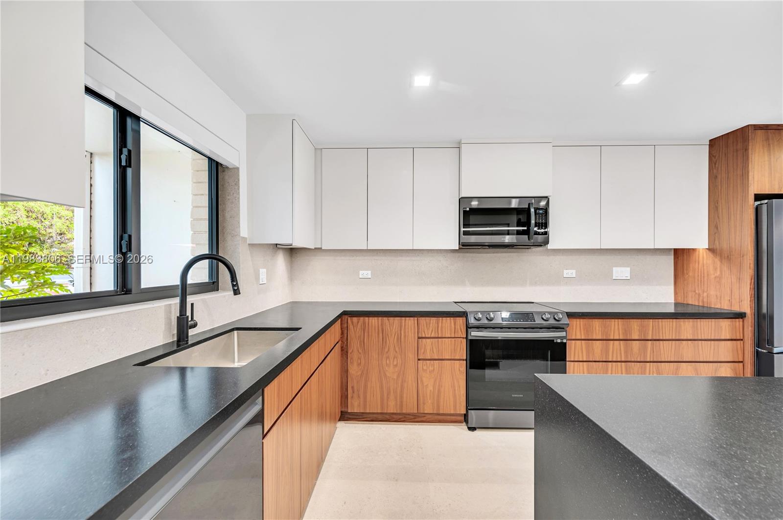 2211 NE 122nd St # 2211