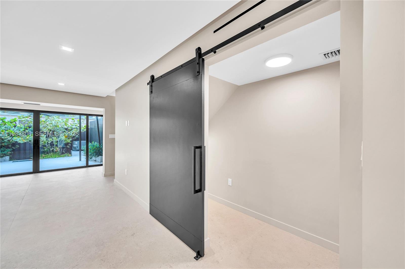 2211 NE 122nd St # 2211