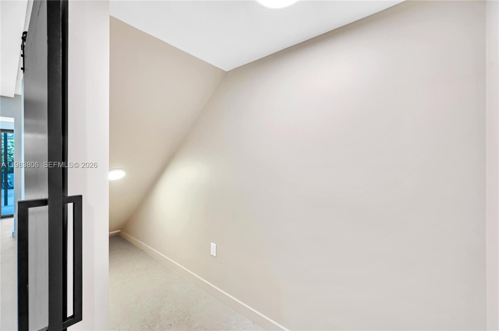 2211 NE 122nd St # 2211