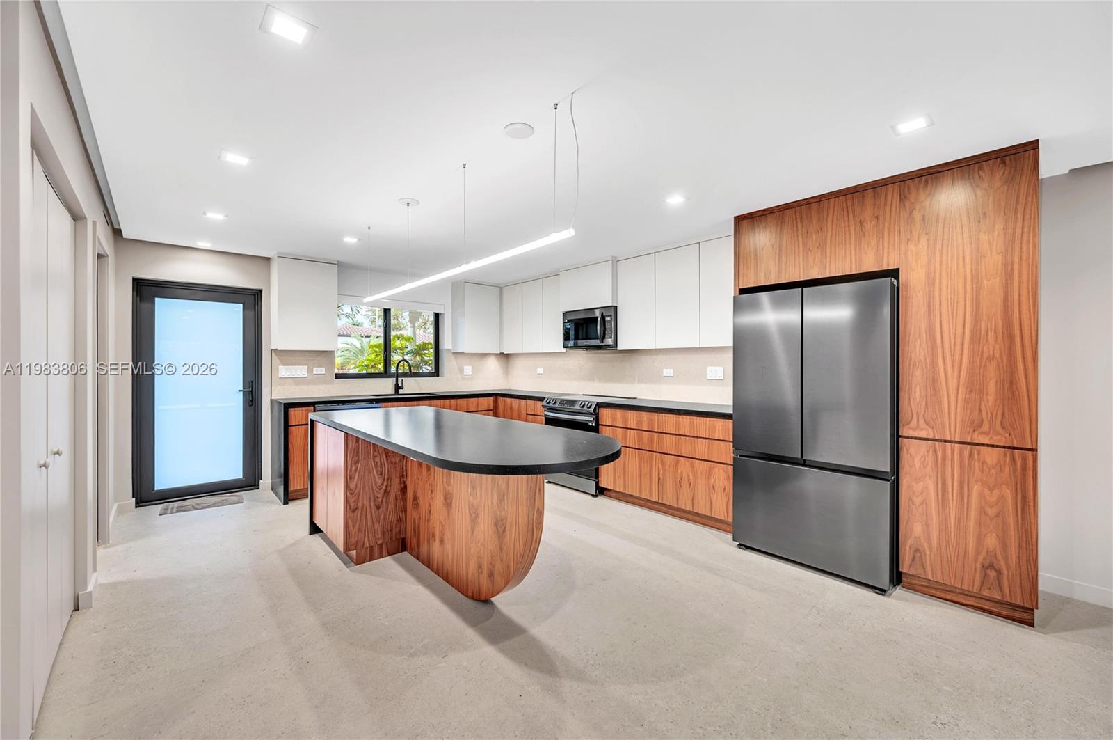 2211 NE 122nd St # 2211