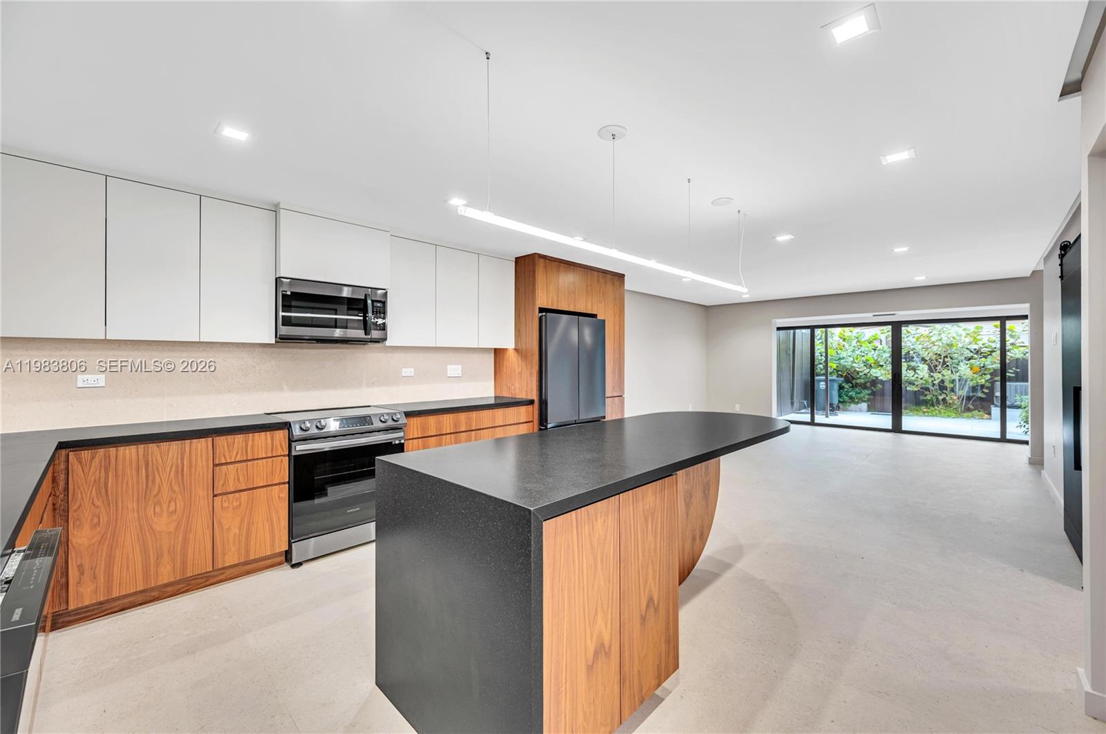 2211 NE 122nd St # 2211