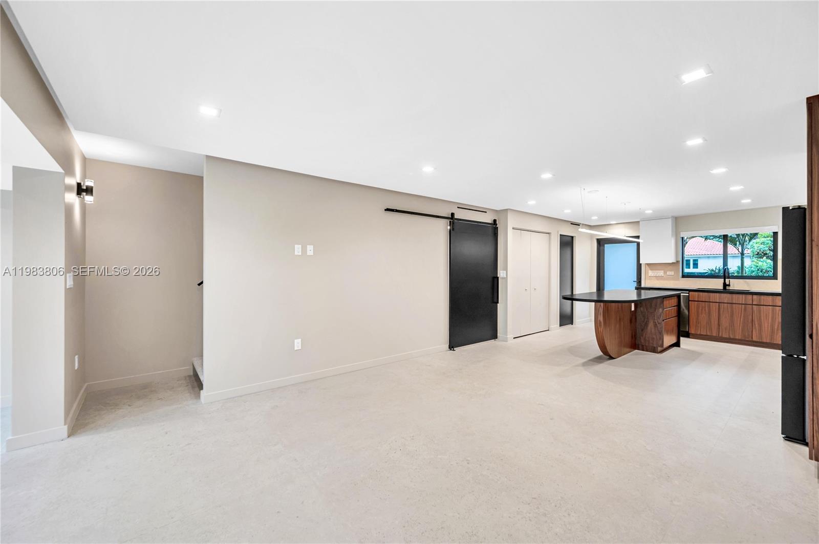 2211 NE 122nd St # 2211