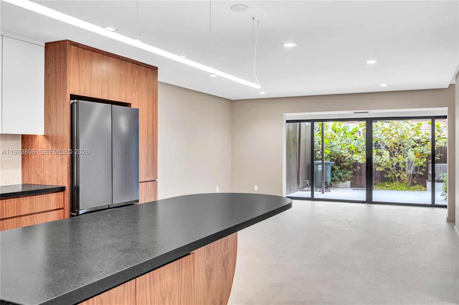 2211 NE 122nd St # 2211