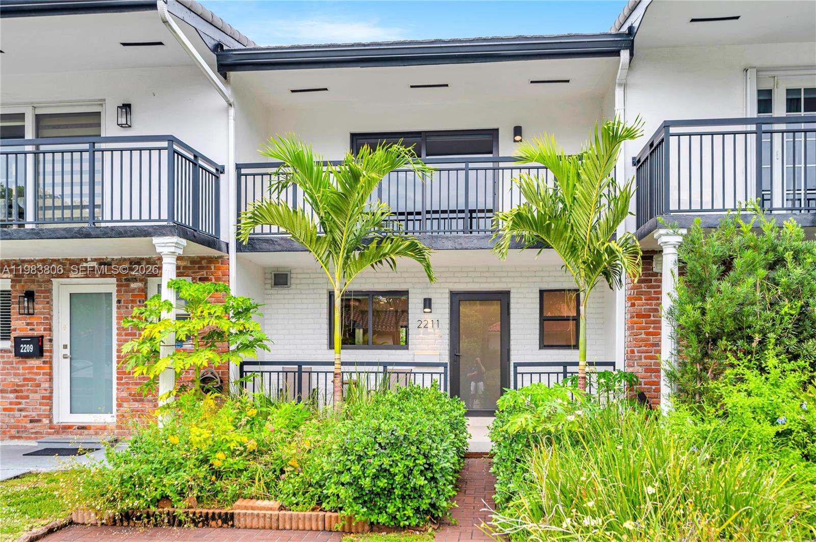 2211 NE 122nd St # 2211