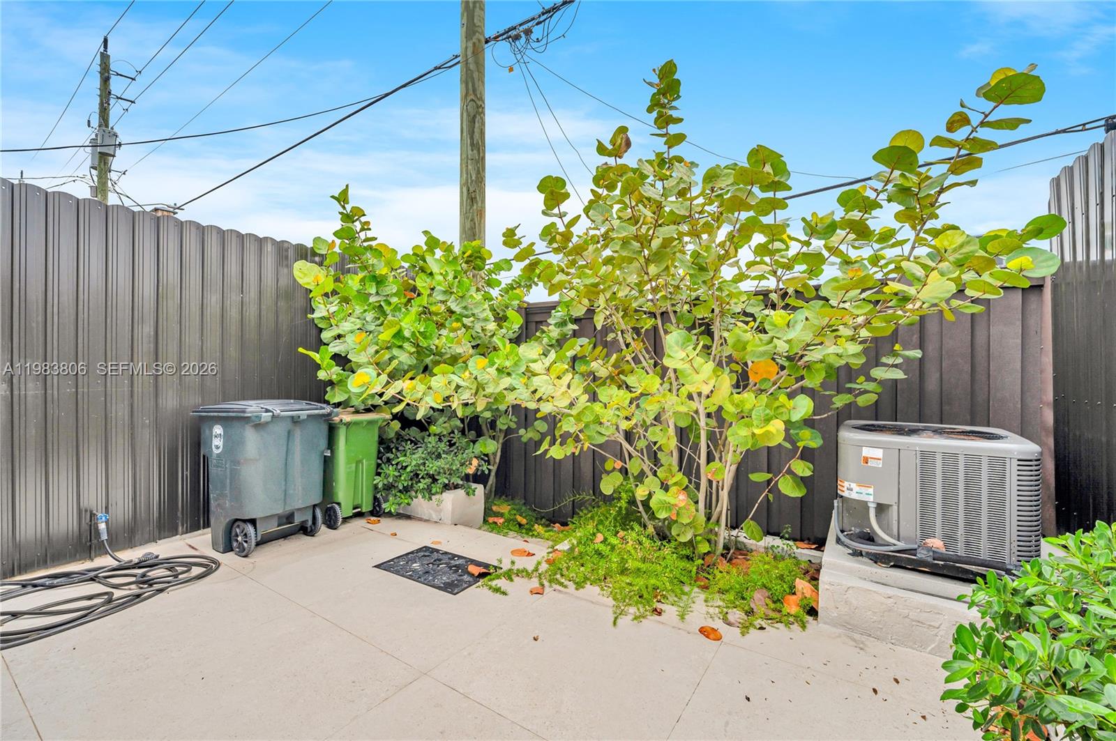 2211 NE 122nd St # 2211