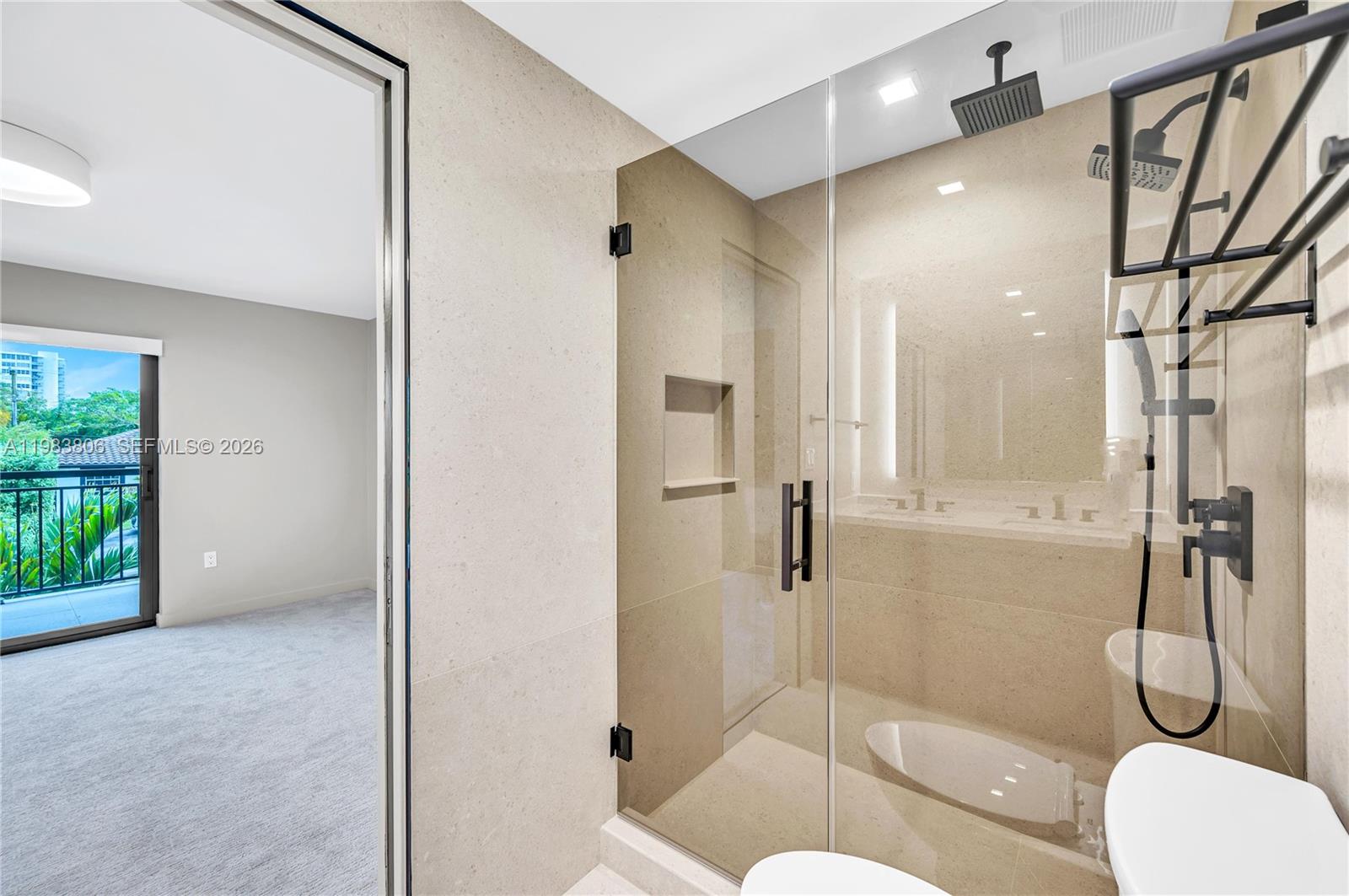 2211 NE 122nd St # 2211