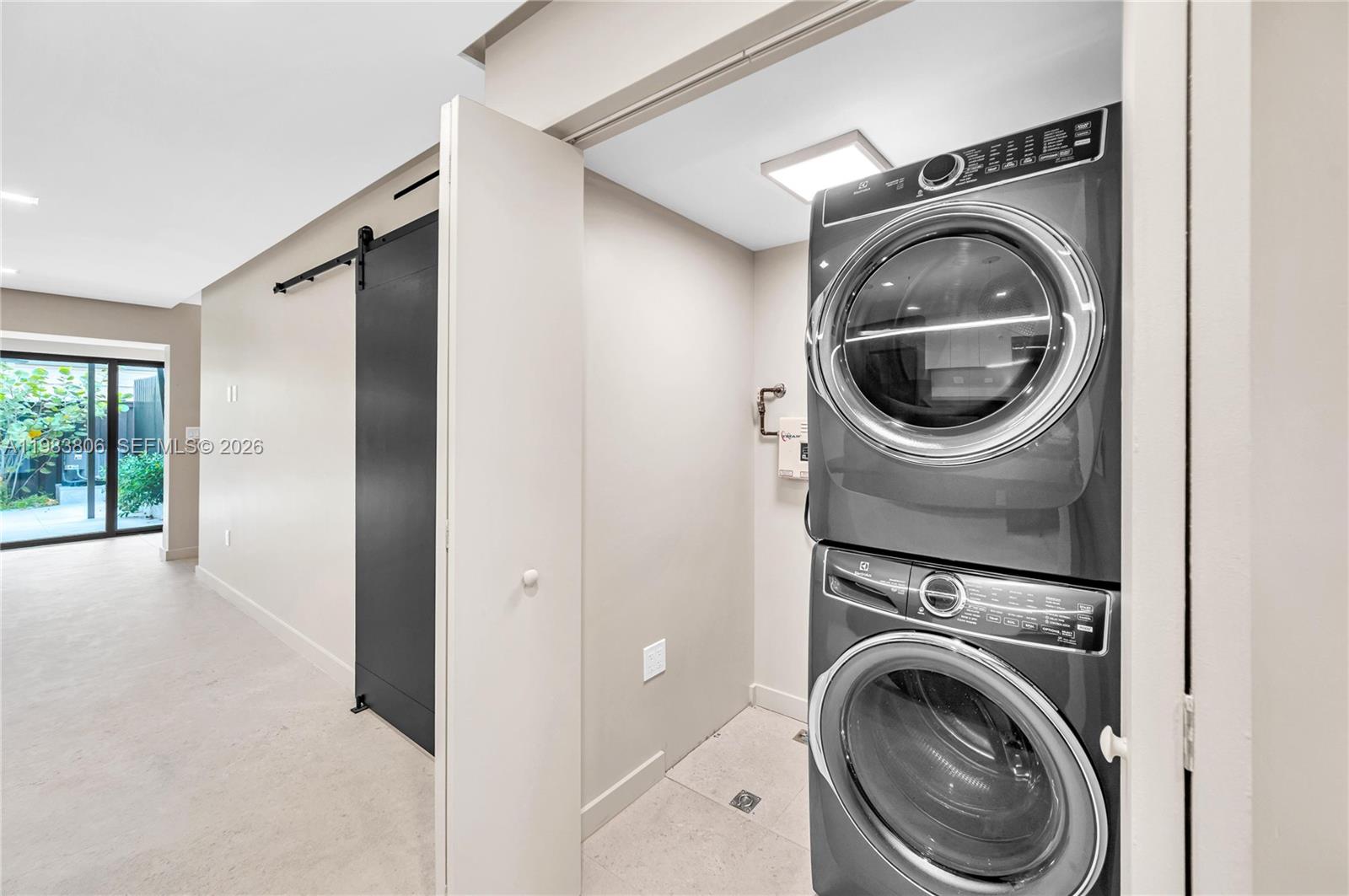 2211 NE 122nd St # 2211