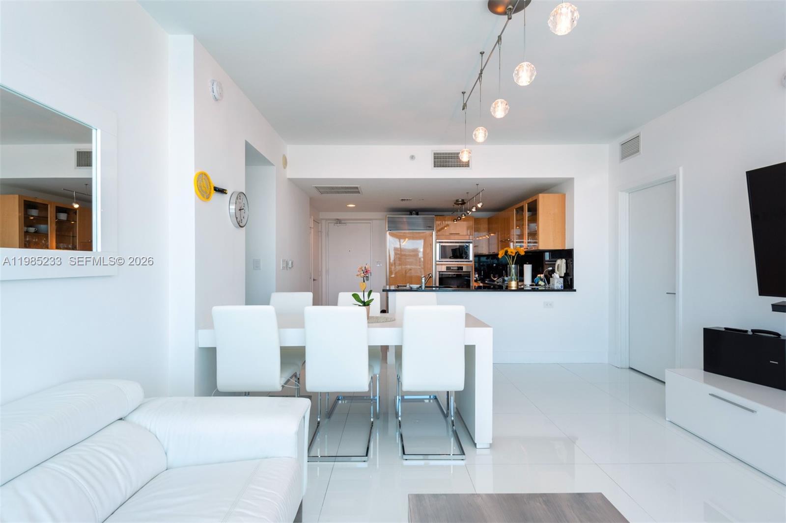 6799 Collins Ave # 906