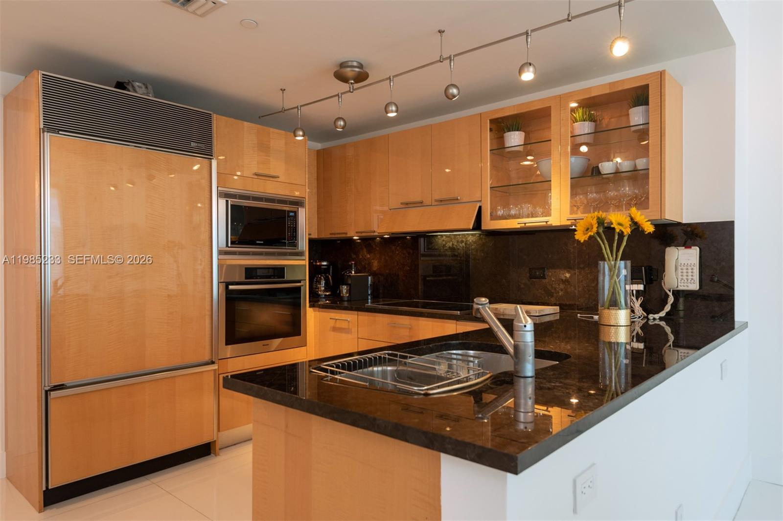 6799 Collins Ave # 906