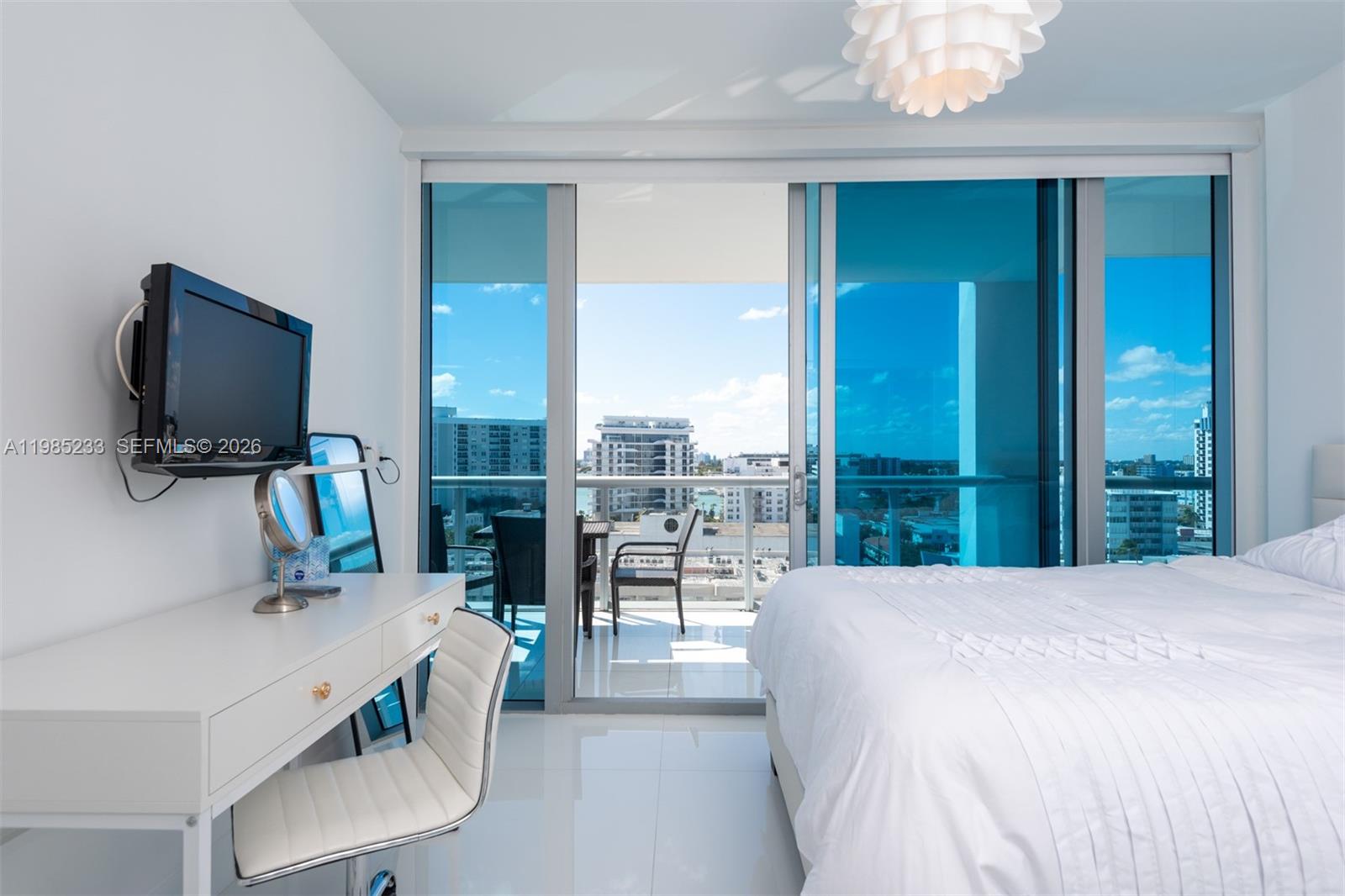 6799 Collins Ave # 906
