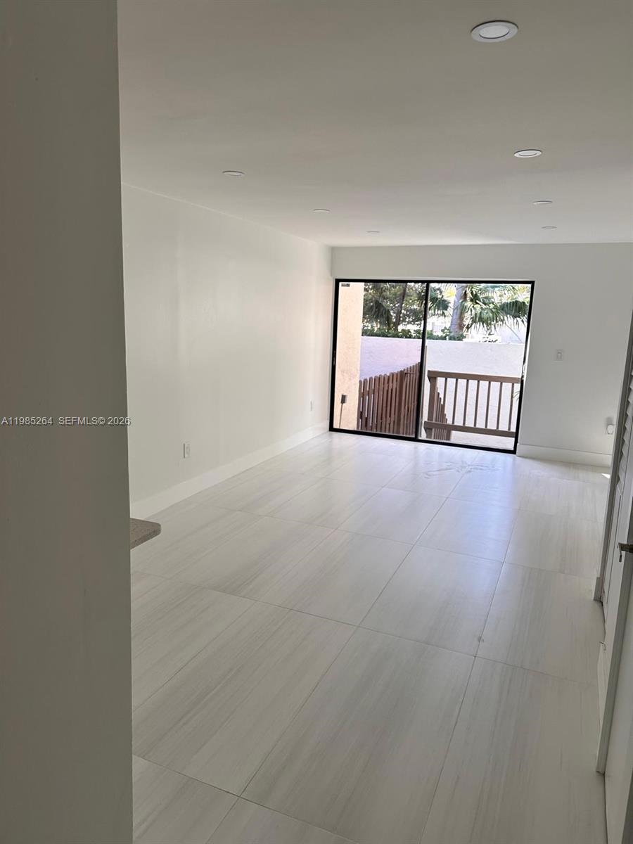 1901 NW S River Dr # 33C