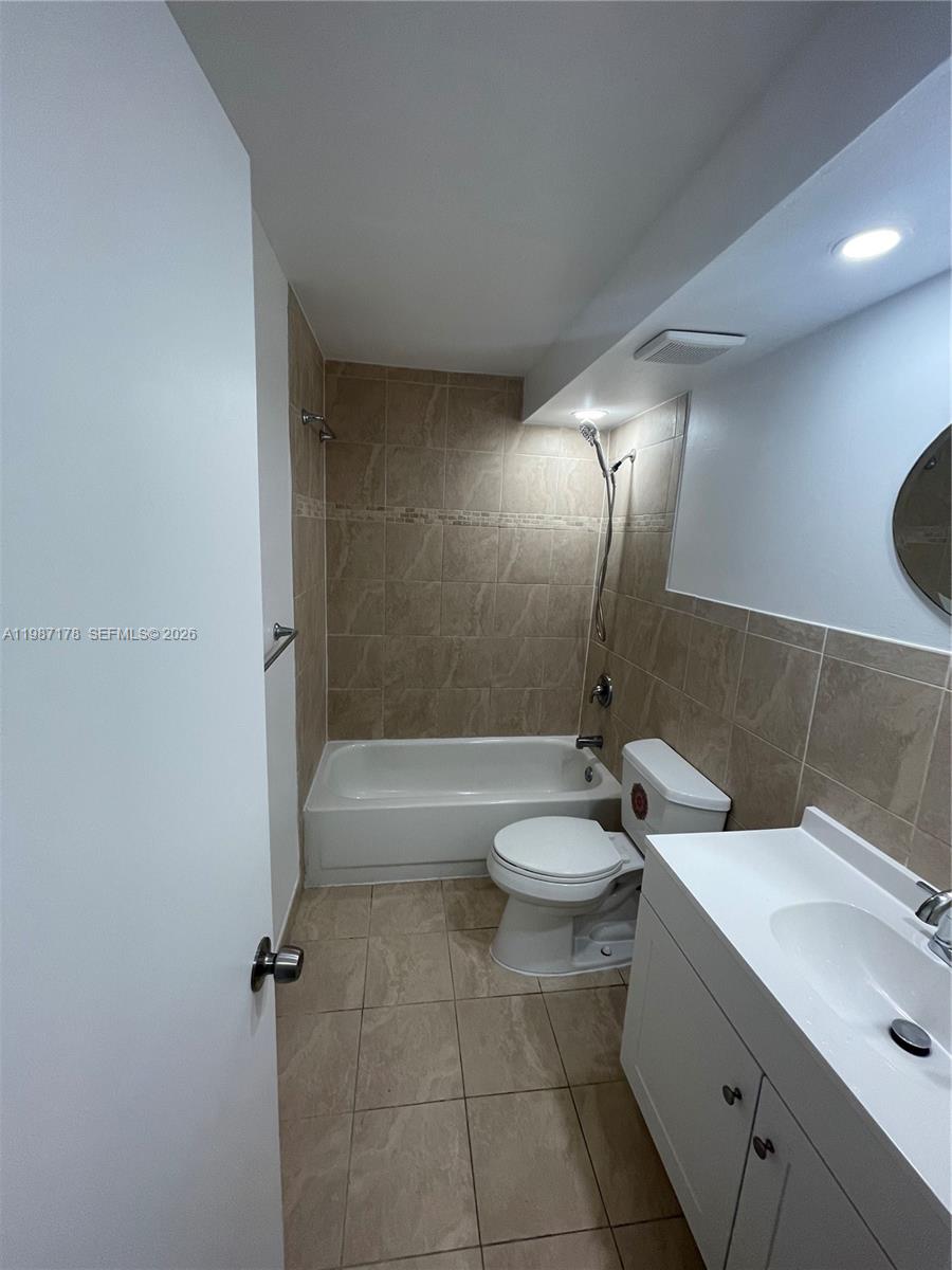 8261 SW 128th St # 118