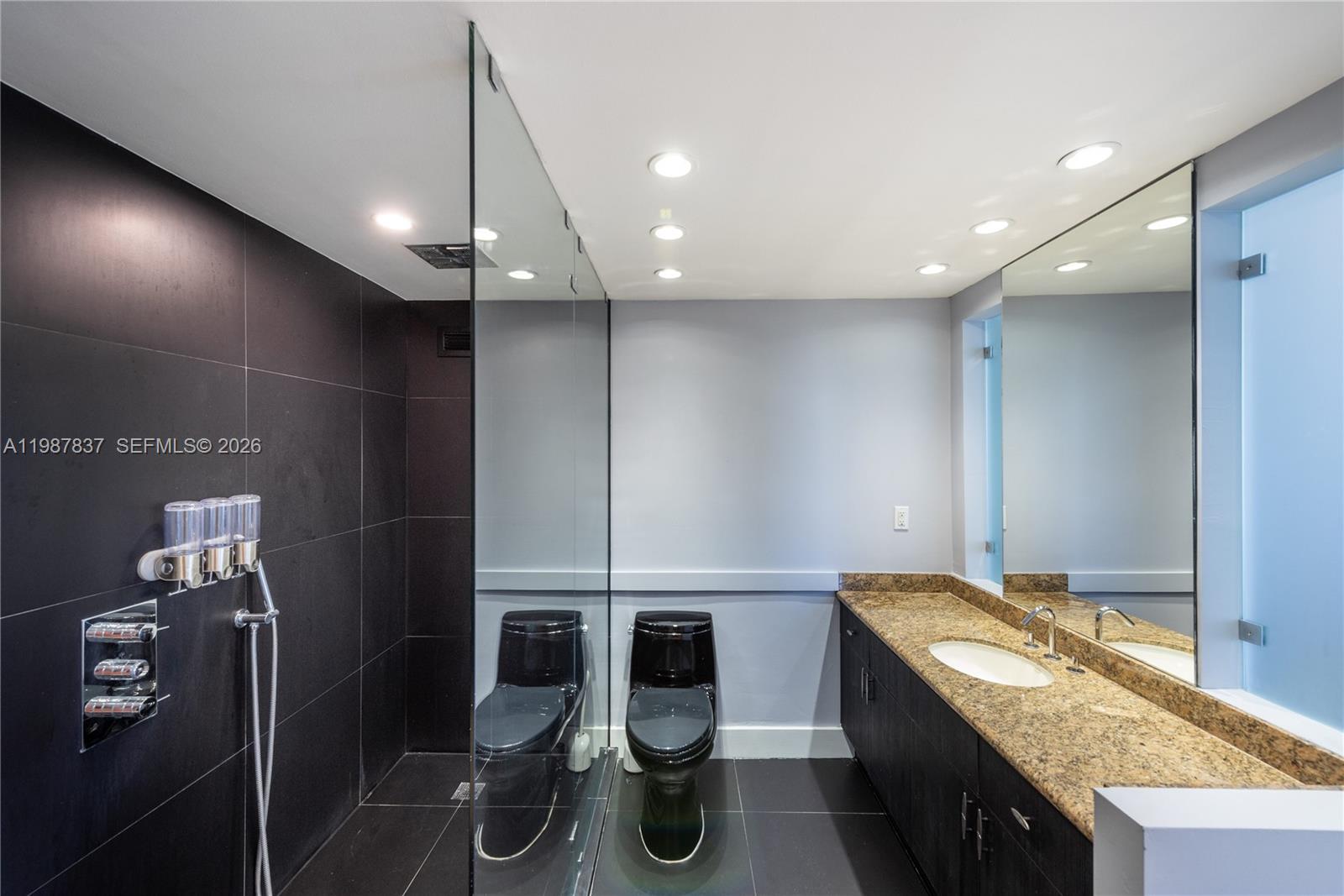 2301 Collins Ave # 1009