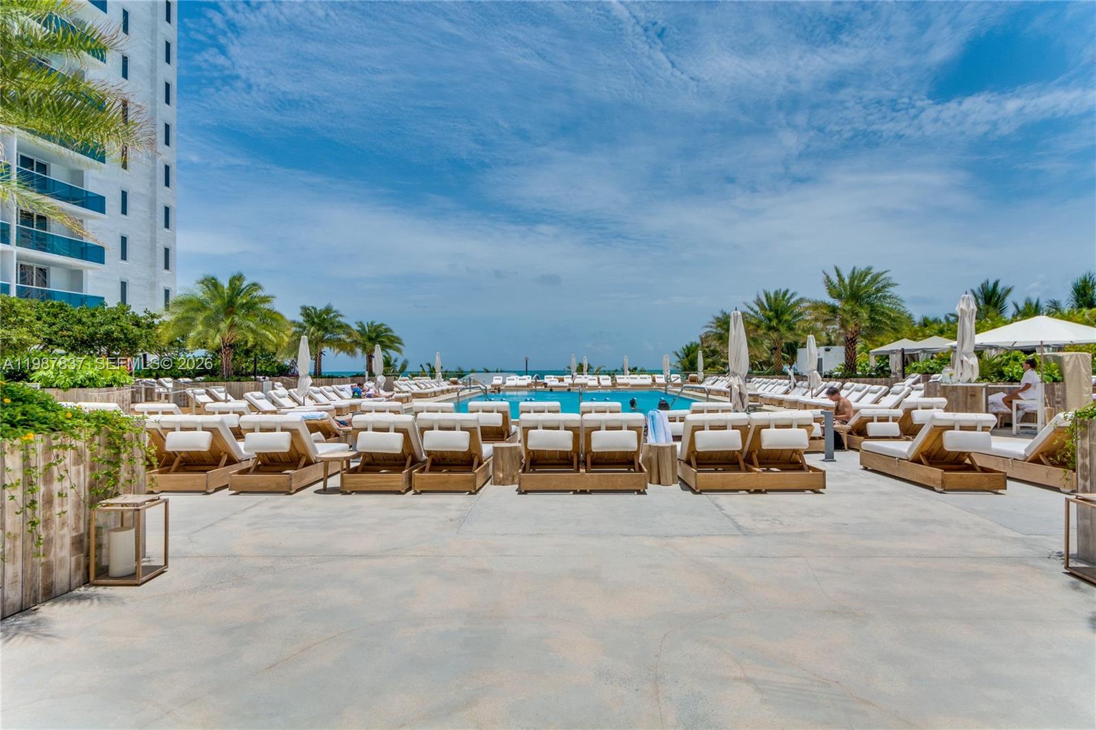 2301 Collins Ave # 1009