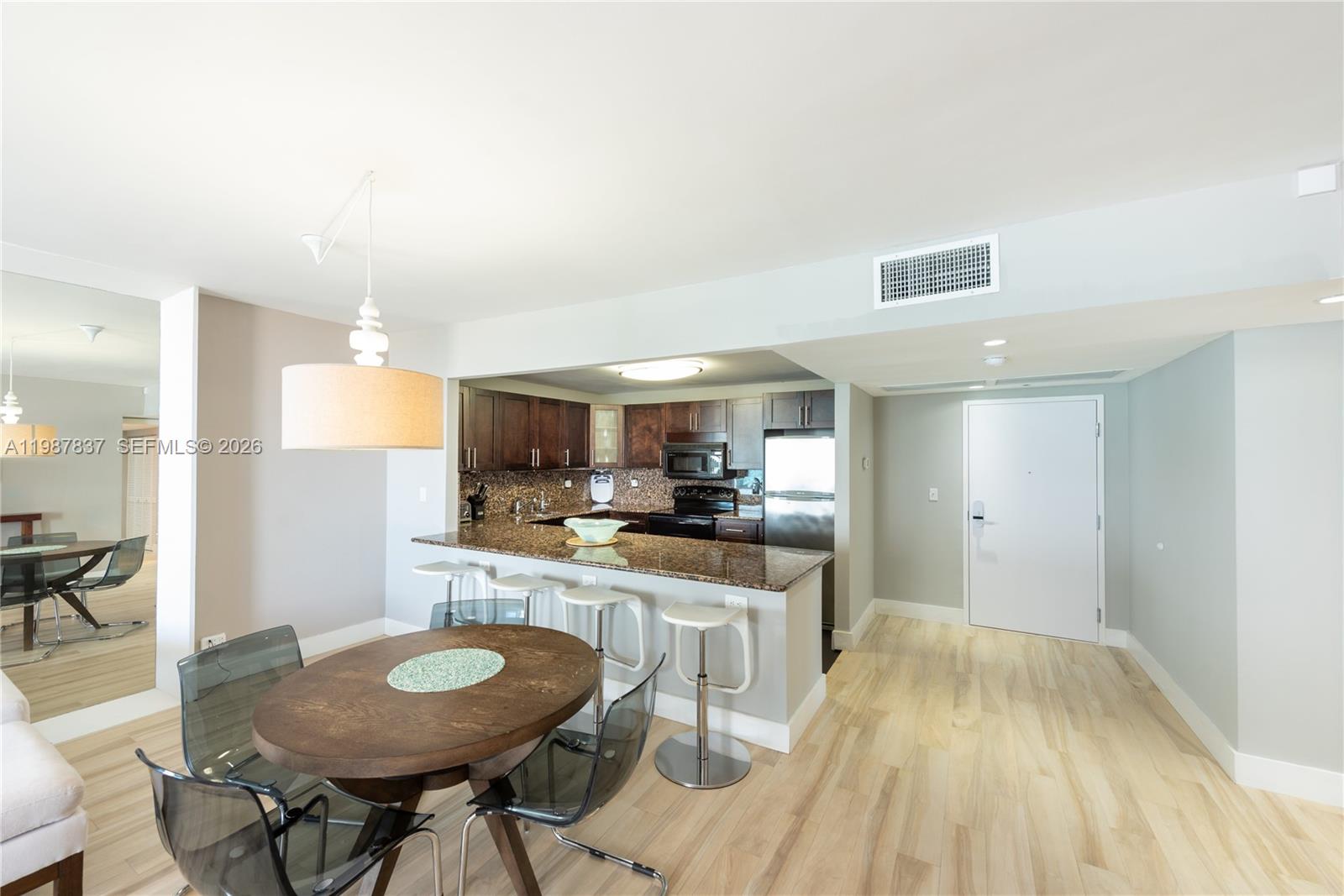 2301 Collins Ave # 1009