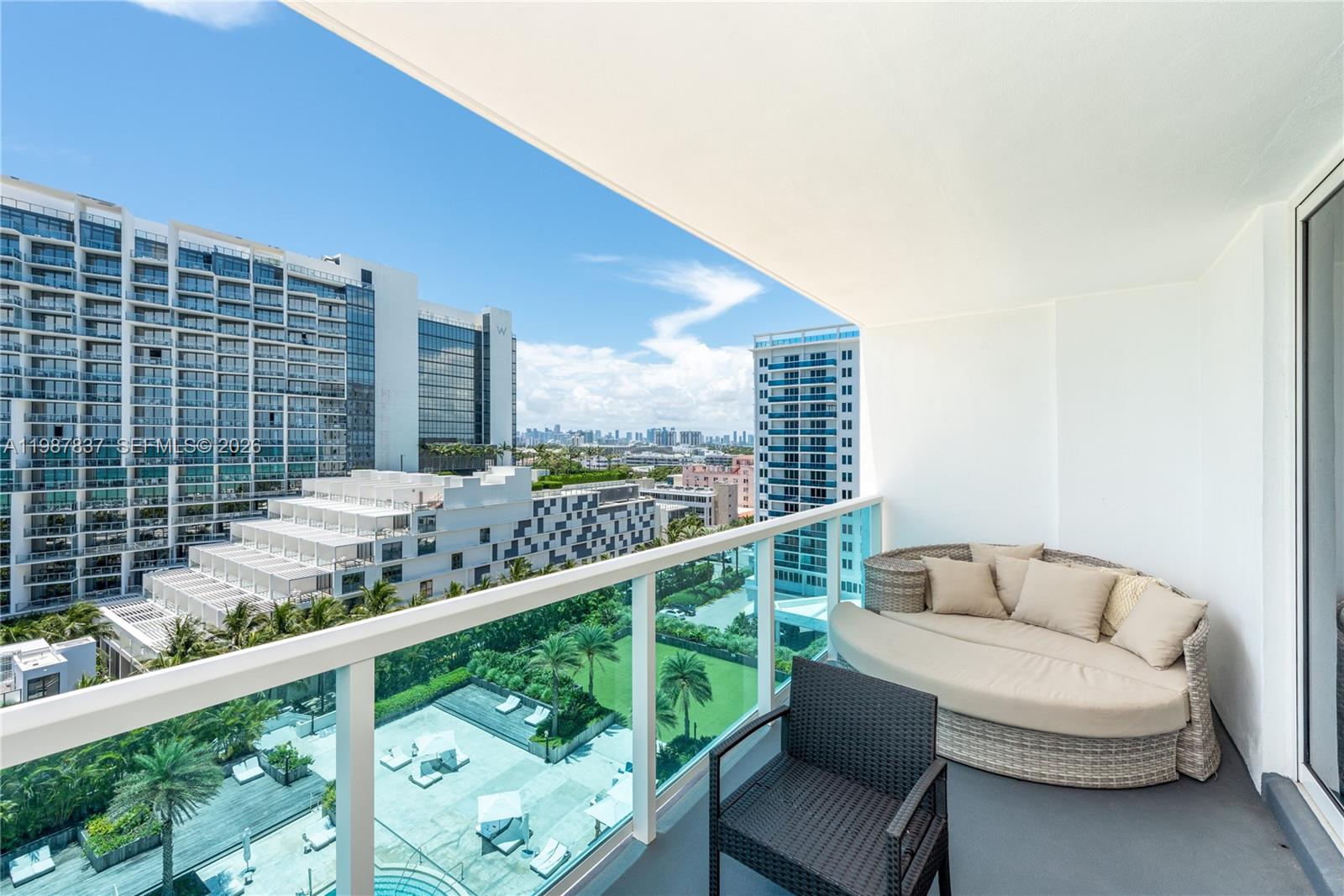 2301 Collins Ave # 1009