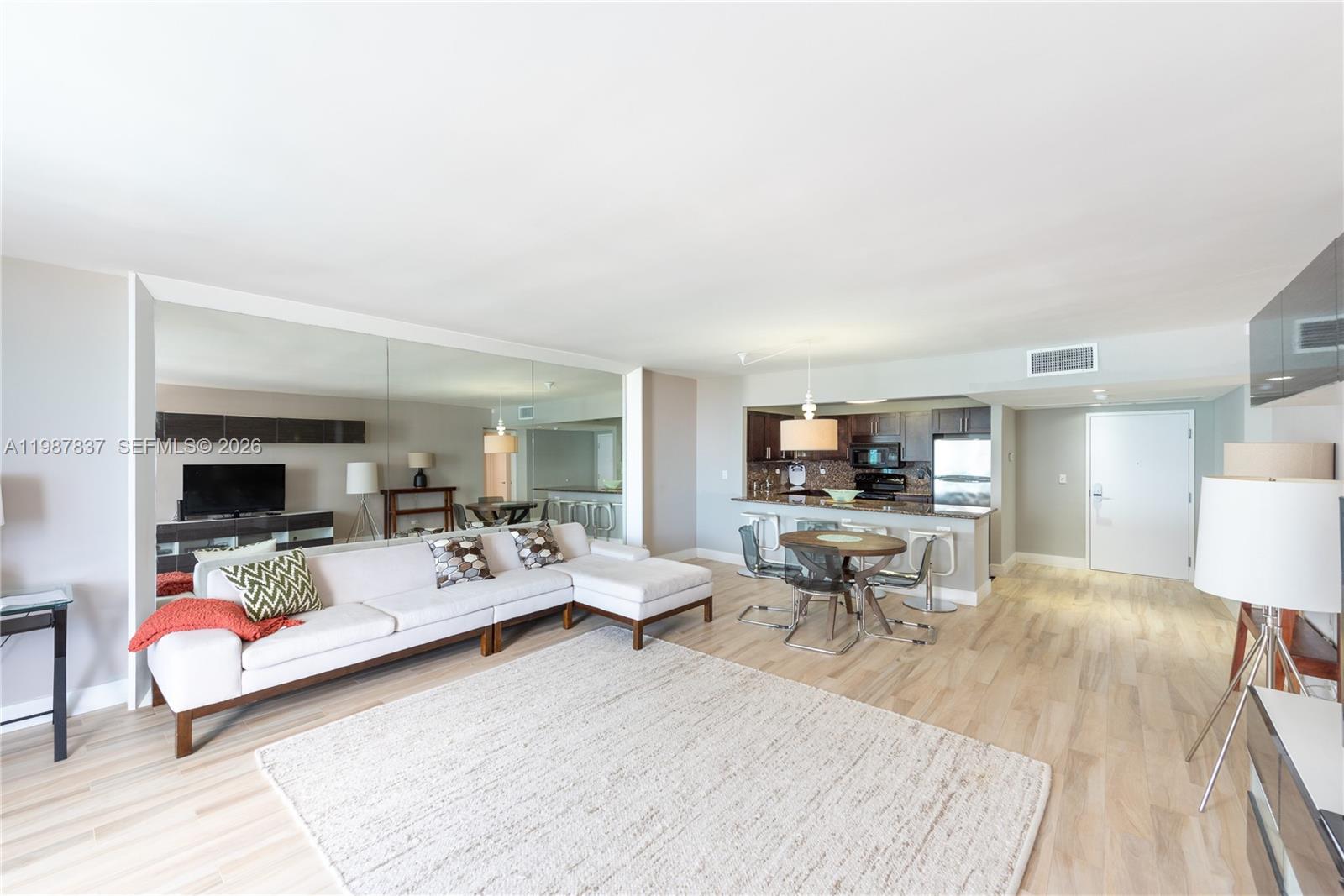 2301 Collins Ave # 1009