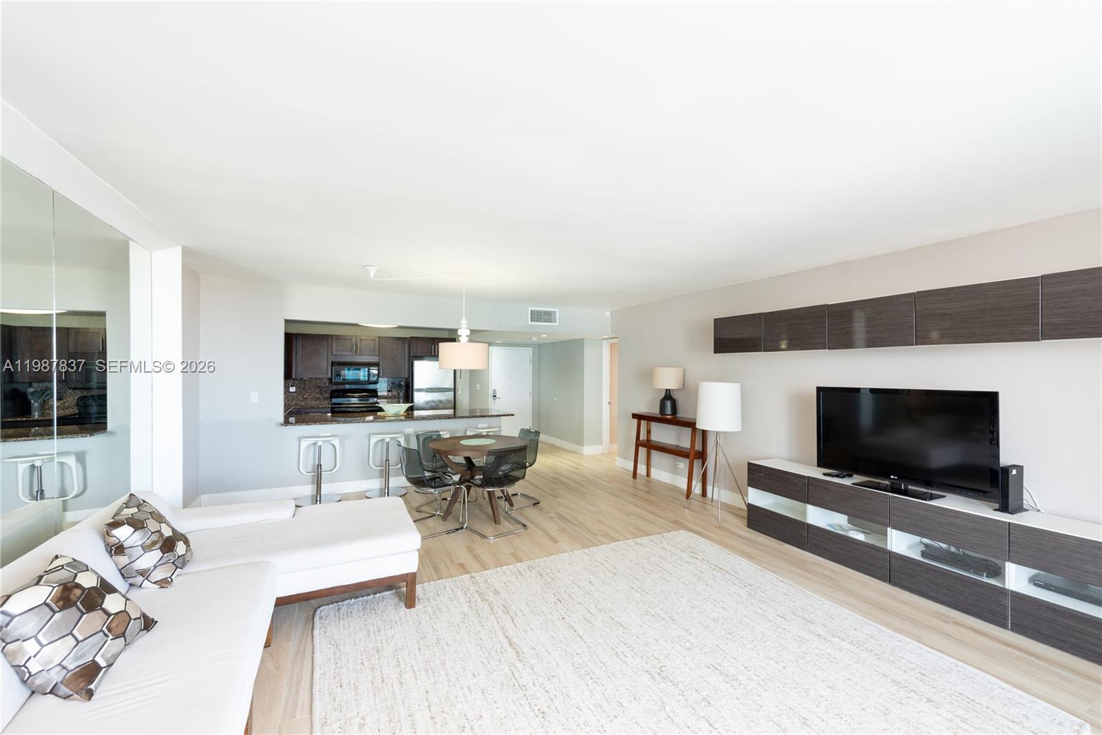 2301 Collins Ave # 1009