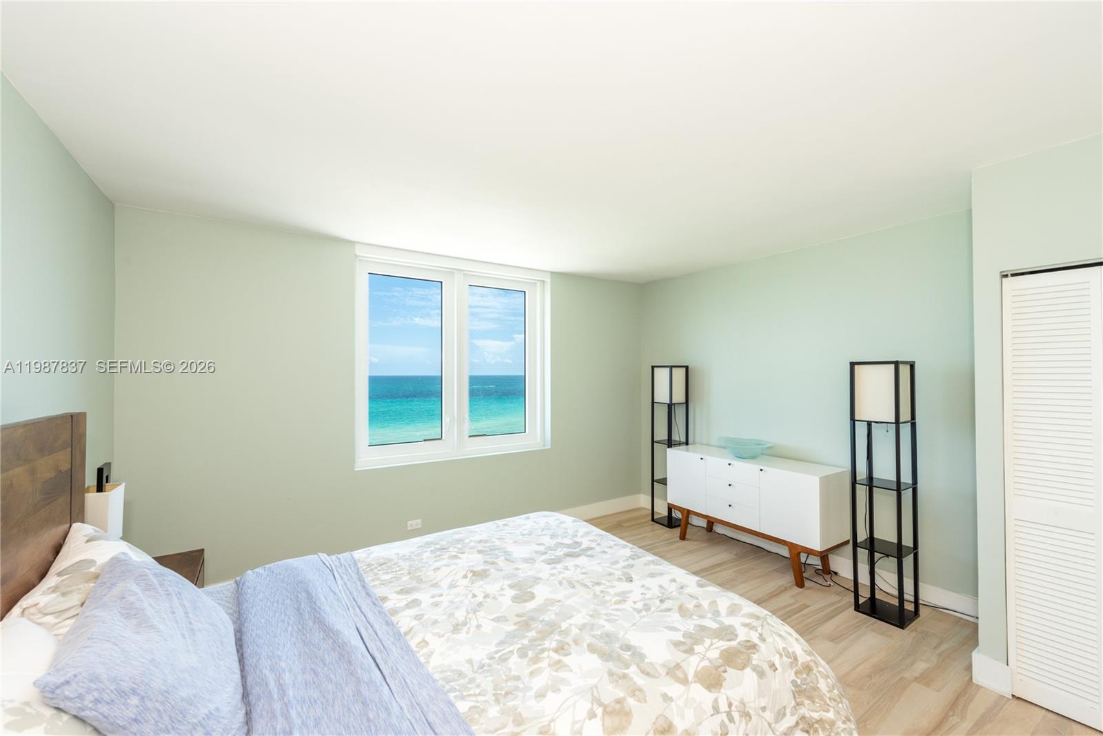 2301 Collins Ave # 1009