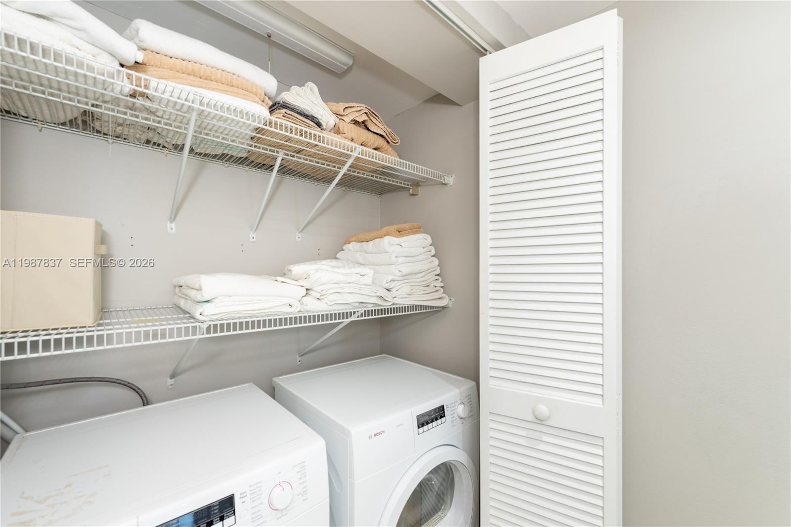 2301 Collins Ave # 1009