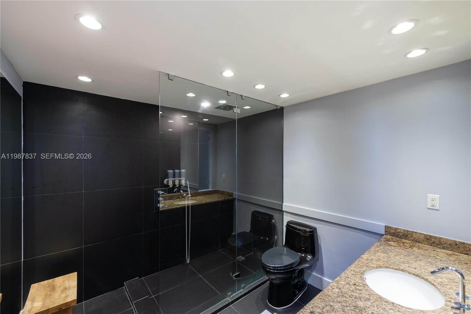 2301 Collins Ave # 1009