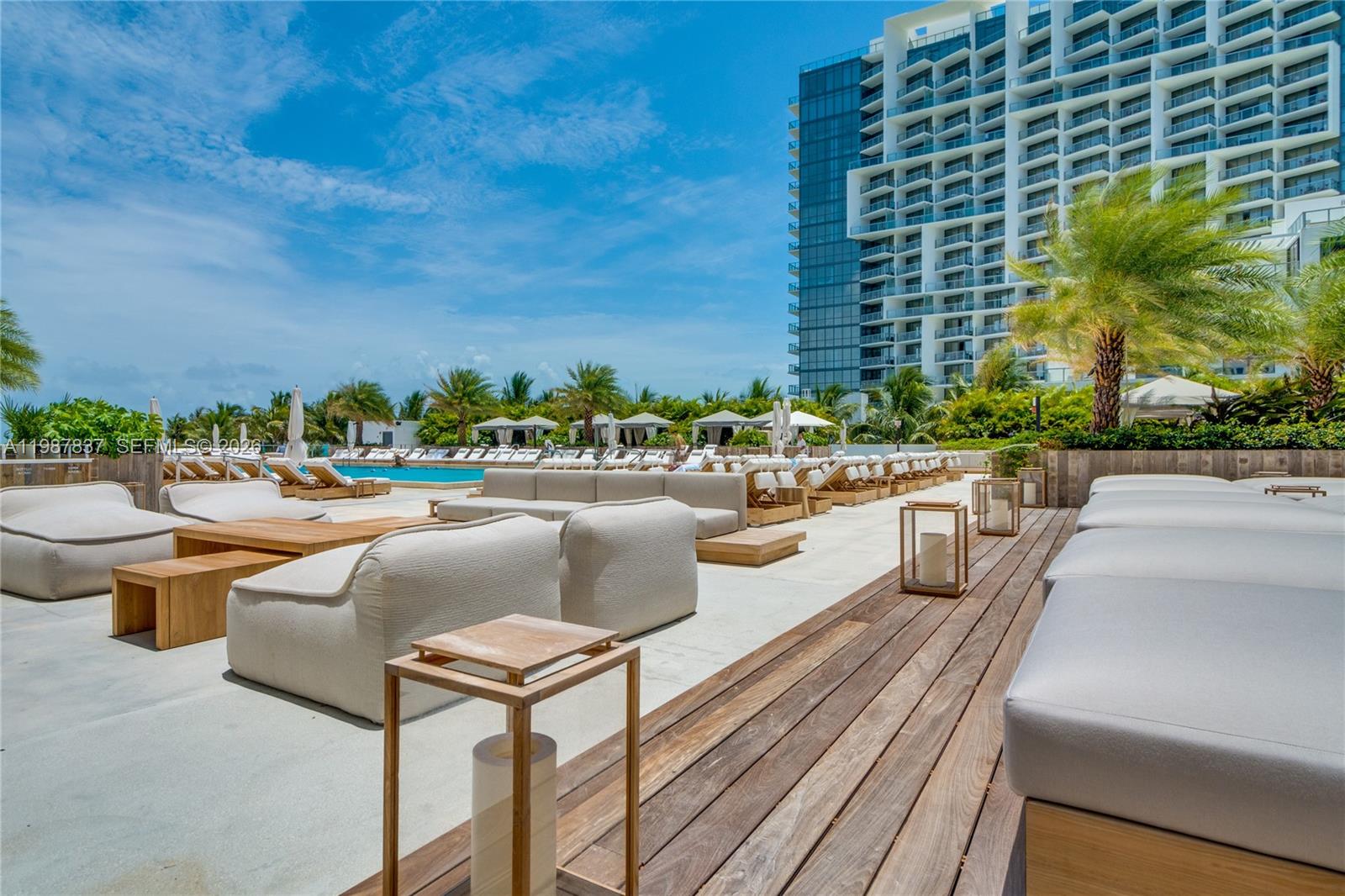 2301 Collins Ave # 1009