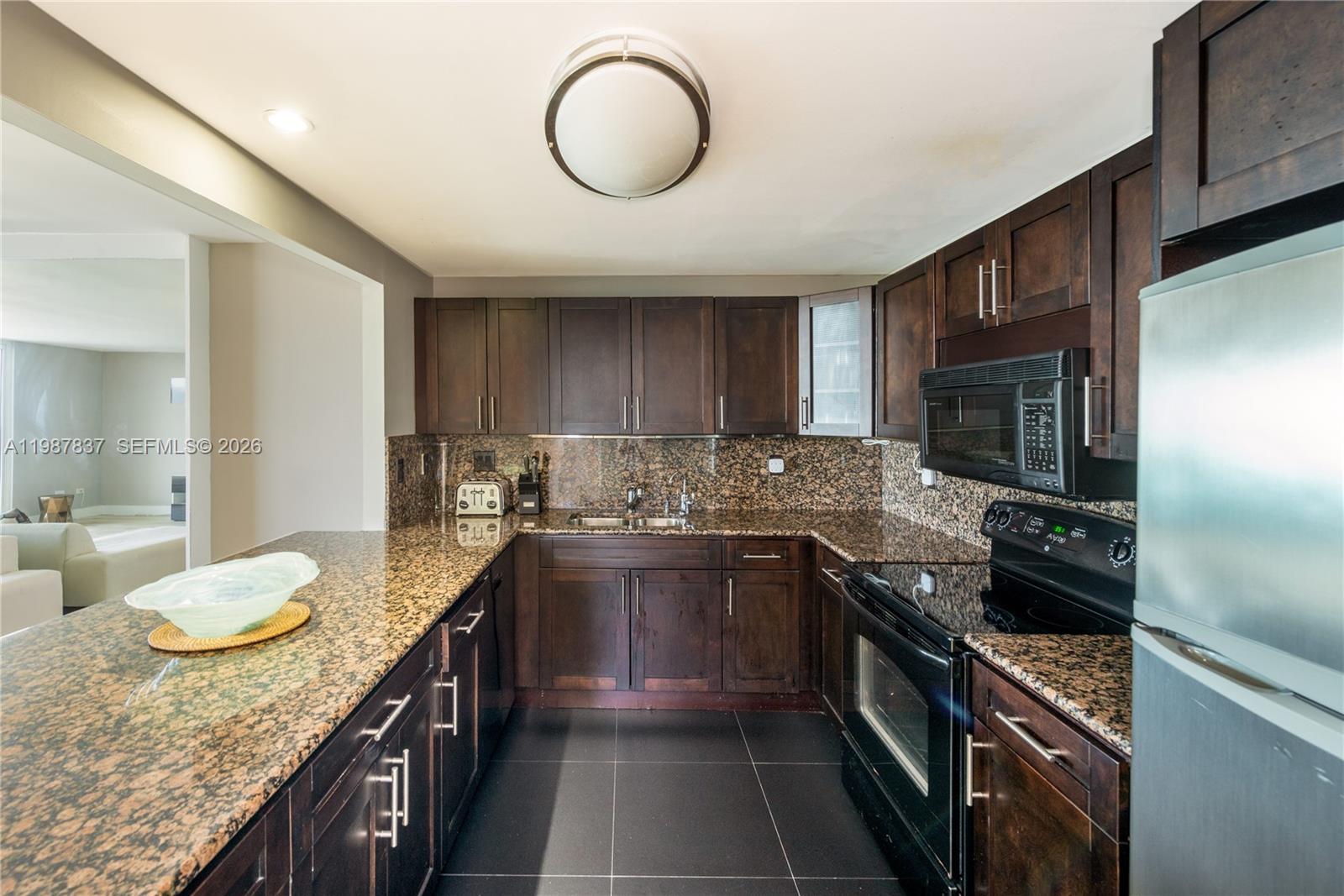 2301 Collins Ave # 1009