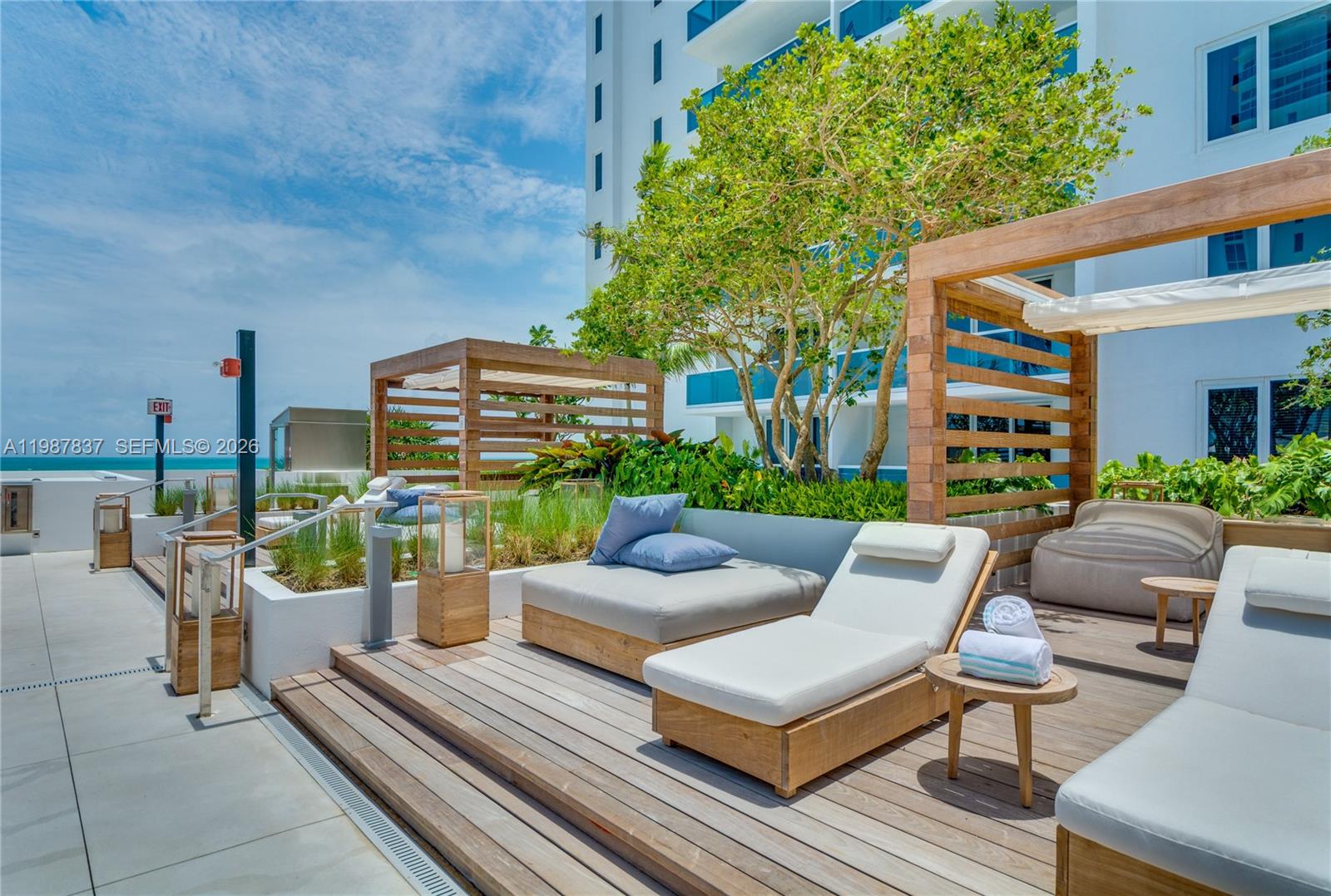 2301 Collins Ave # 1009