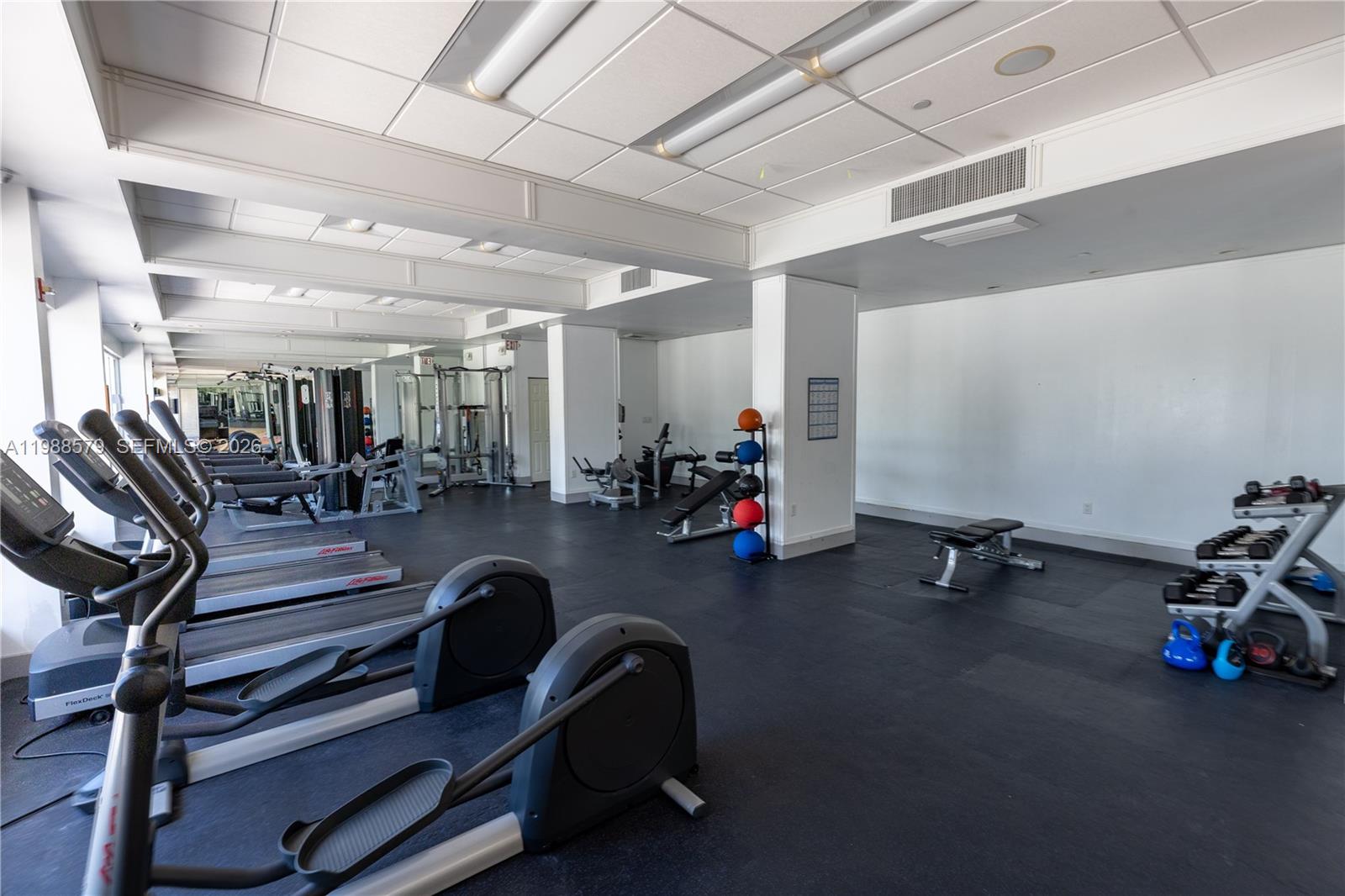 2801 NE 183rd St # 1516W