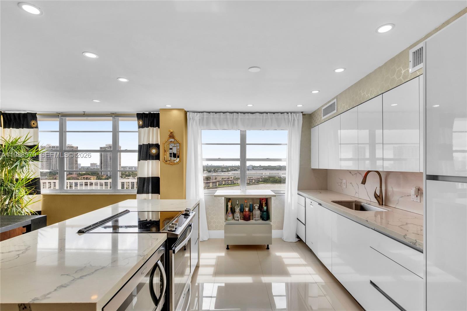 2801 NE 183rd St # 1516W