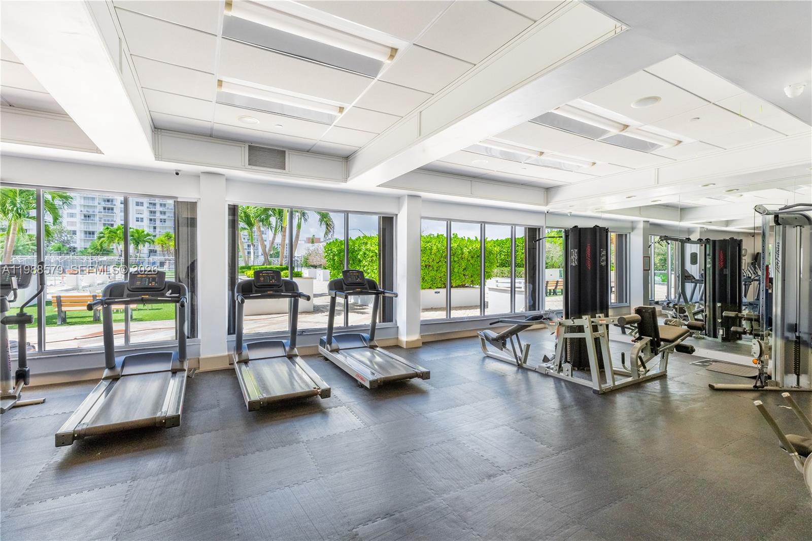 2801 NE 183rd St # 1516W