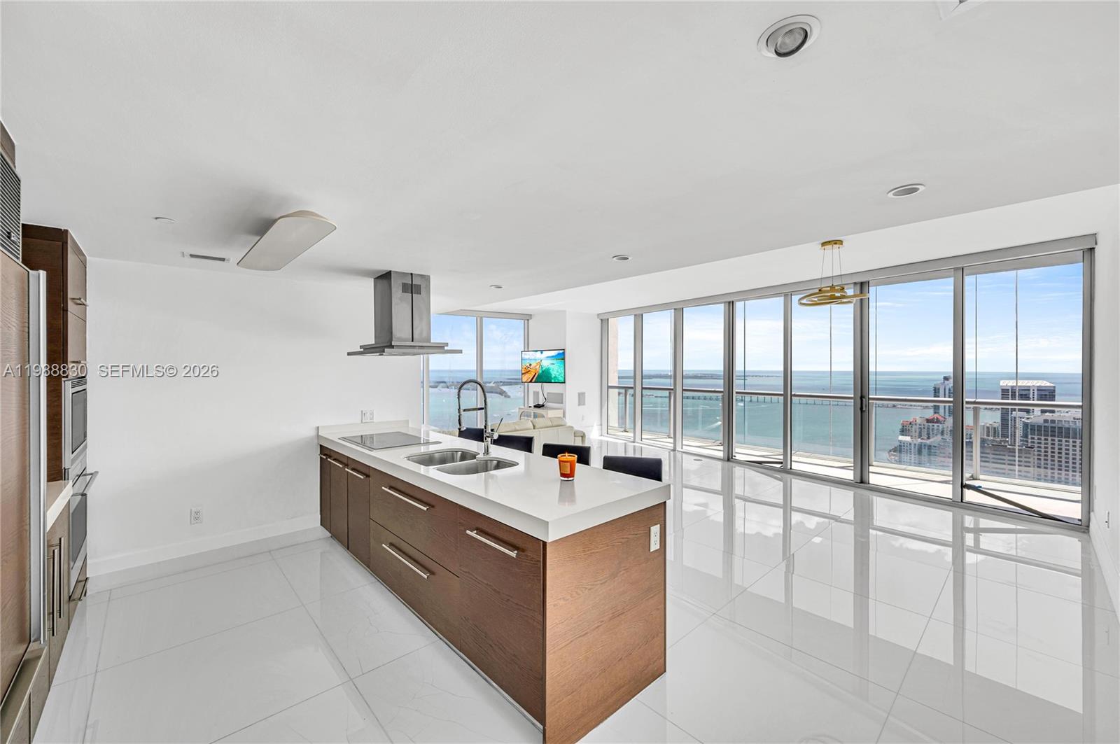 495 Brickell Ave # 5601