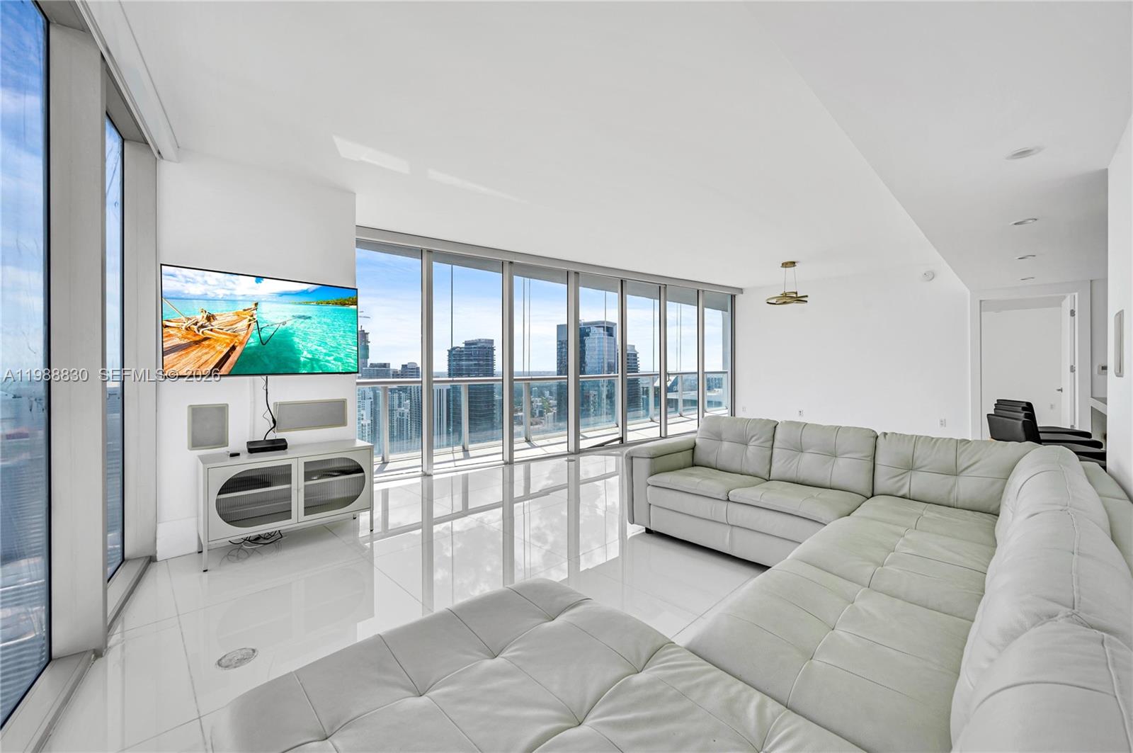 495 Brickell Ave # 5601