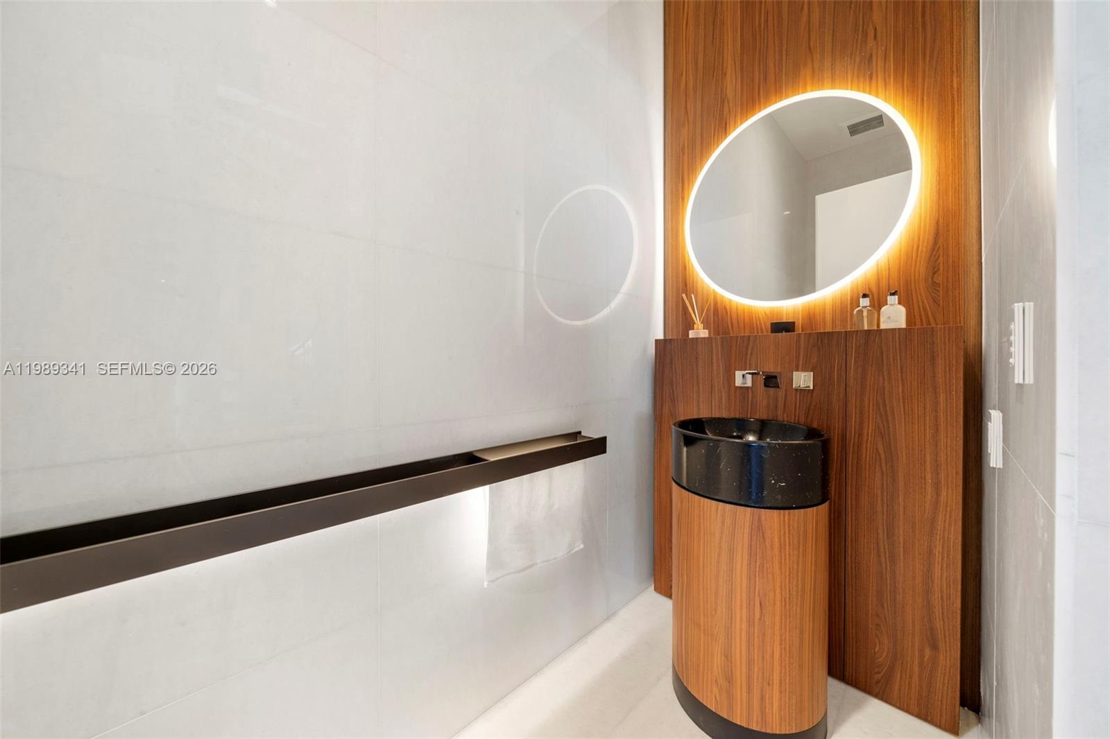 5 Grove Isle Dr Unit: PHS01