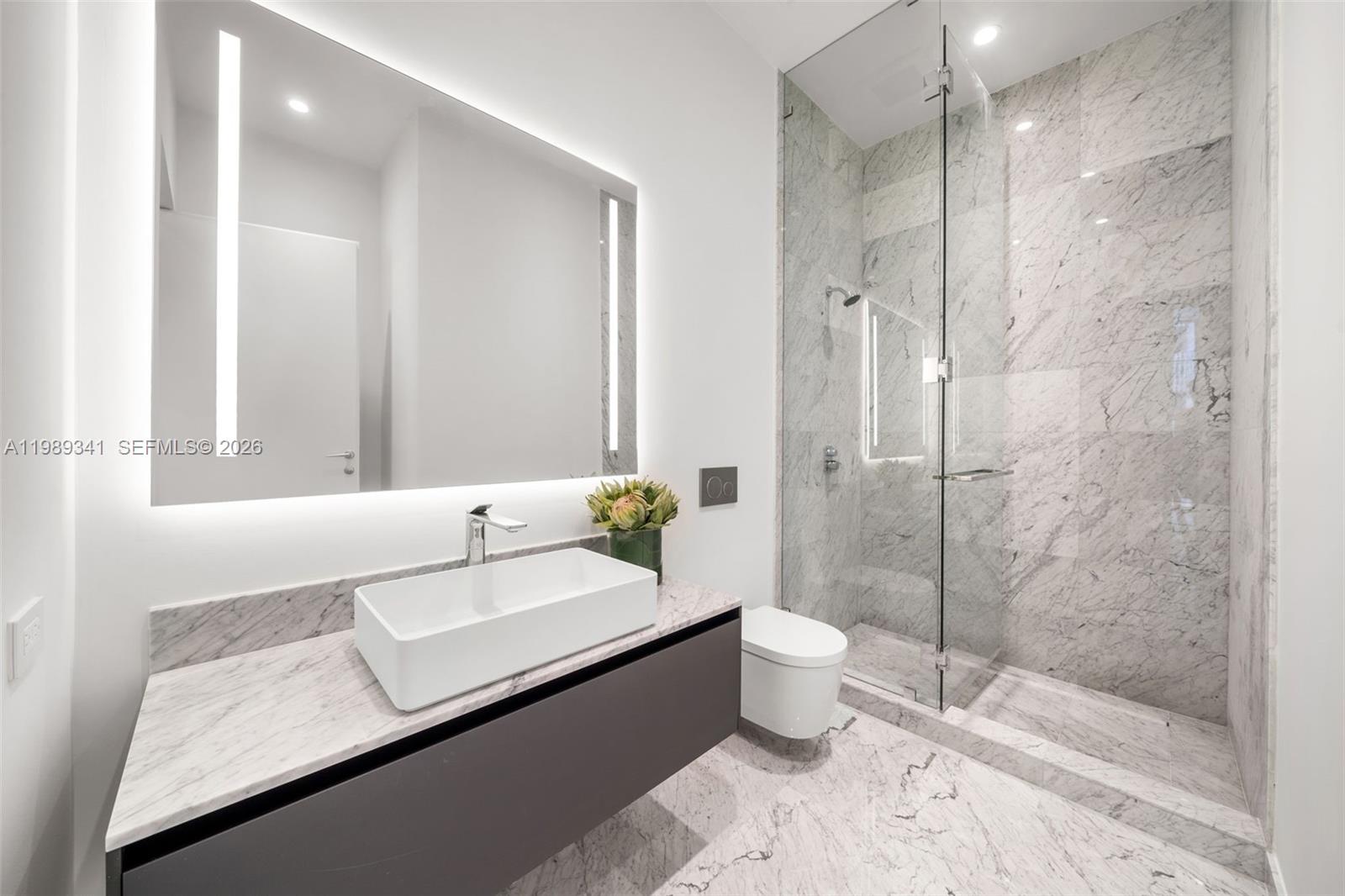 5 Grove Isle Dr Unit: PHS01