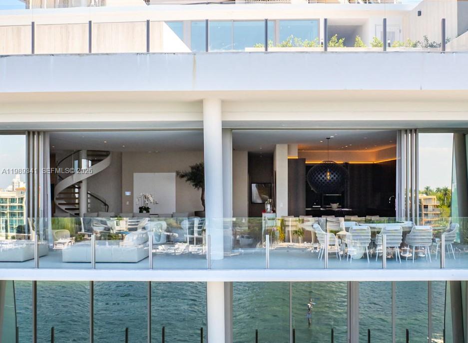 5 Grove Isle Dr Unit: PHS01