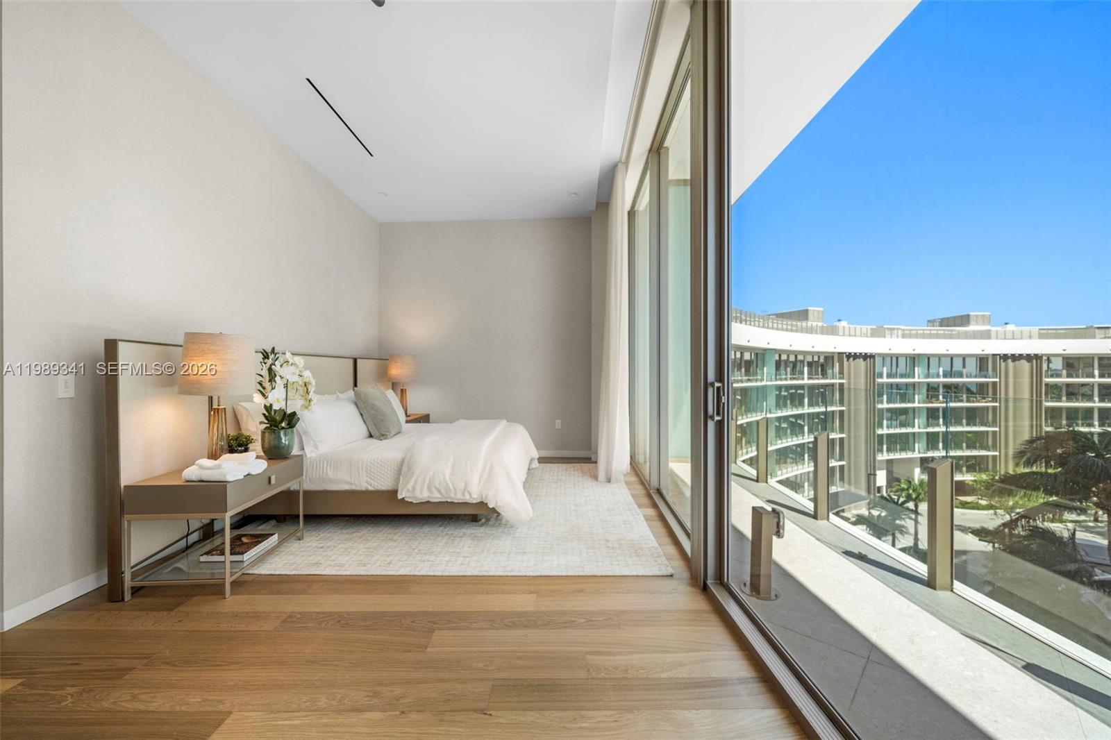 5 Grove Isle Dr Unit: PHS01