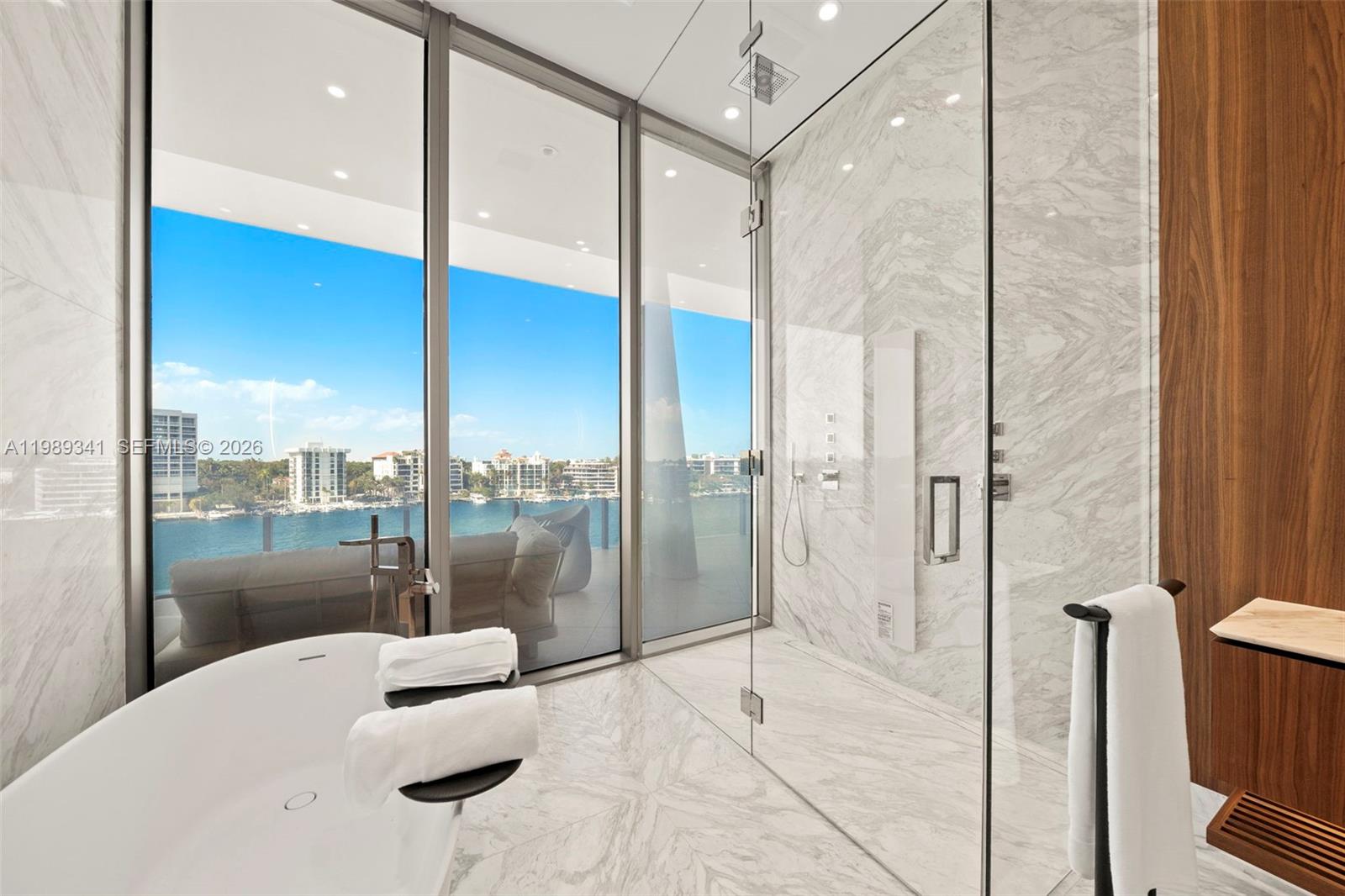 5 Grove Isle Dr Unit: PHS01