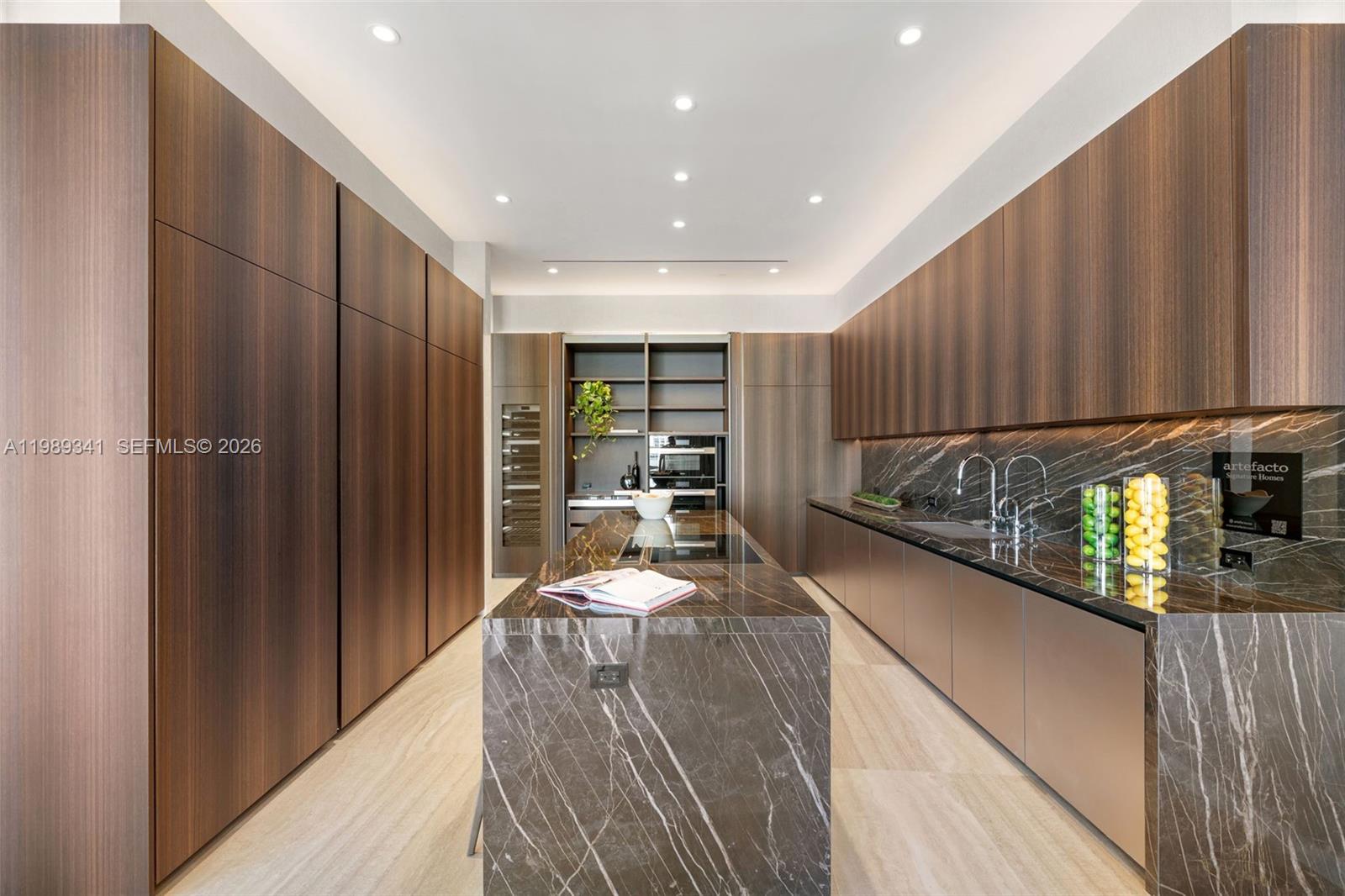 5 Grove Isle Dr Unit: PHS01