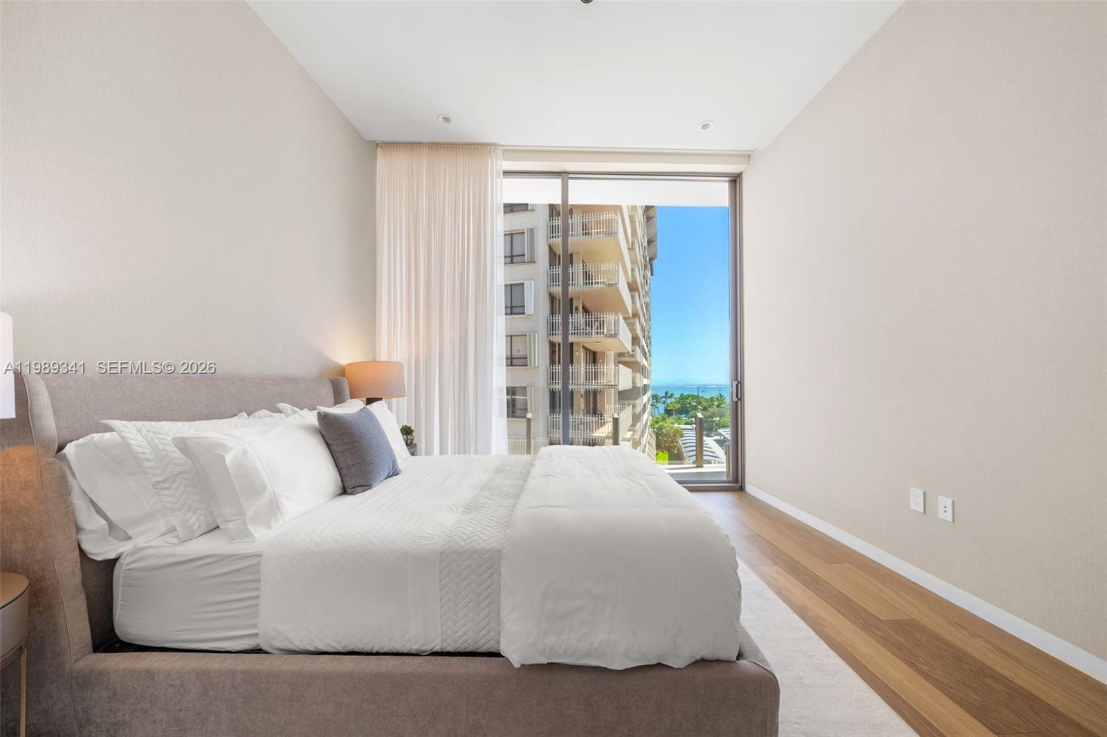 5 Grove Isle Dr Unit: PHS01