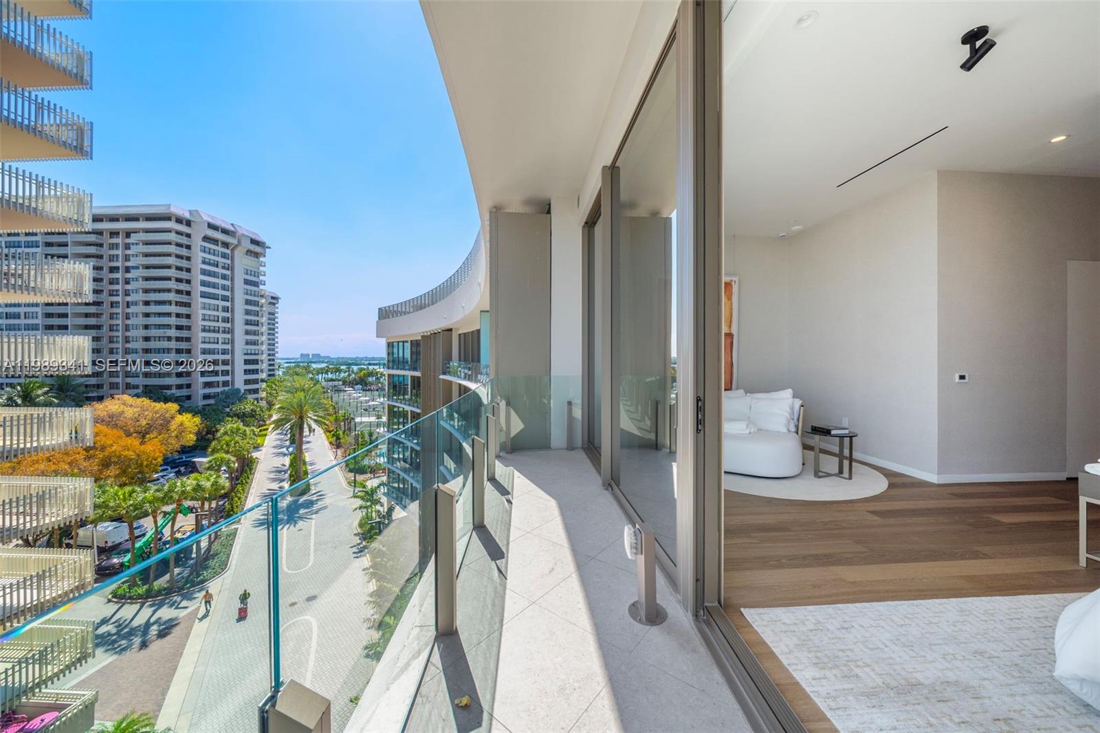 5 Grove Isle Dr Unit: PHS01