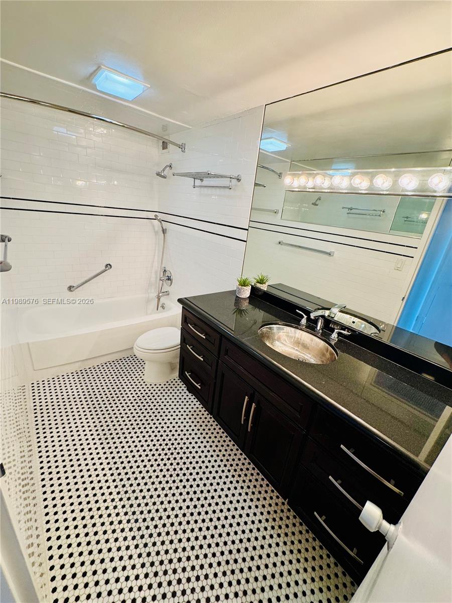 3301 NE 5th Ave # 904