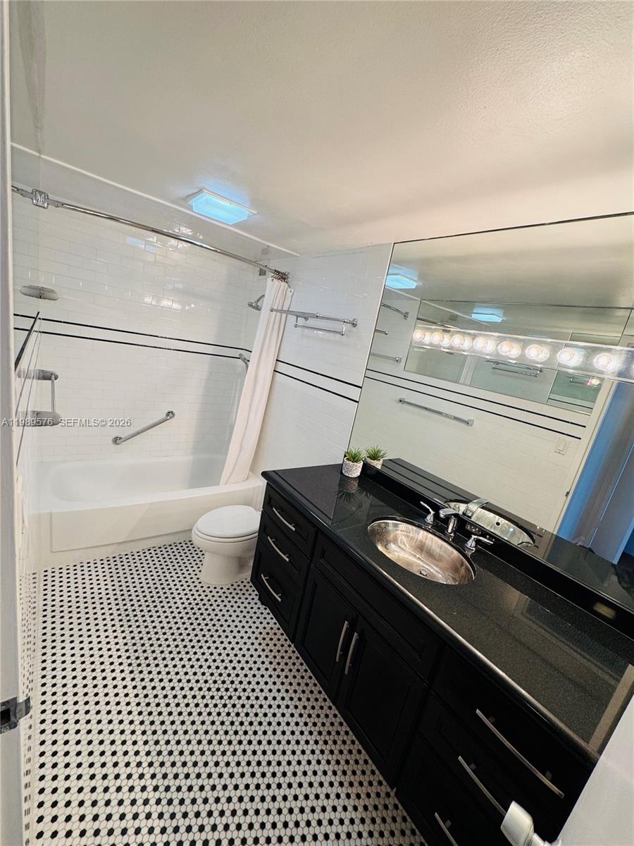 3301 NE 5th Ave # 904